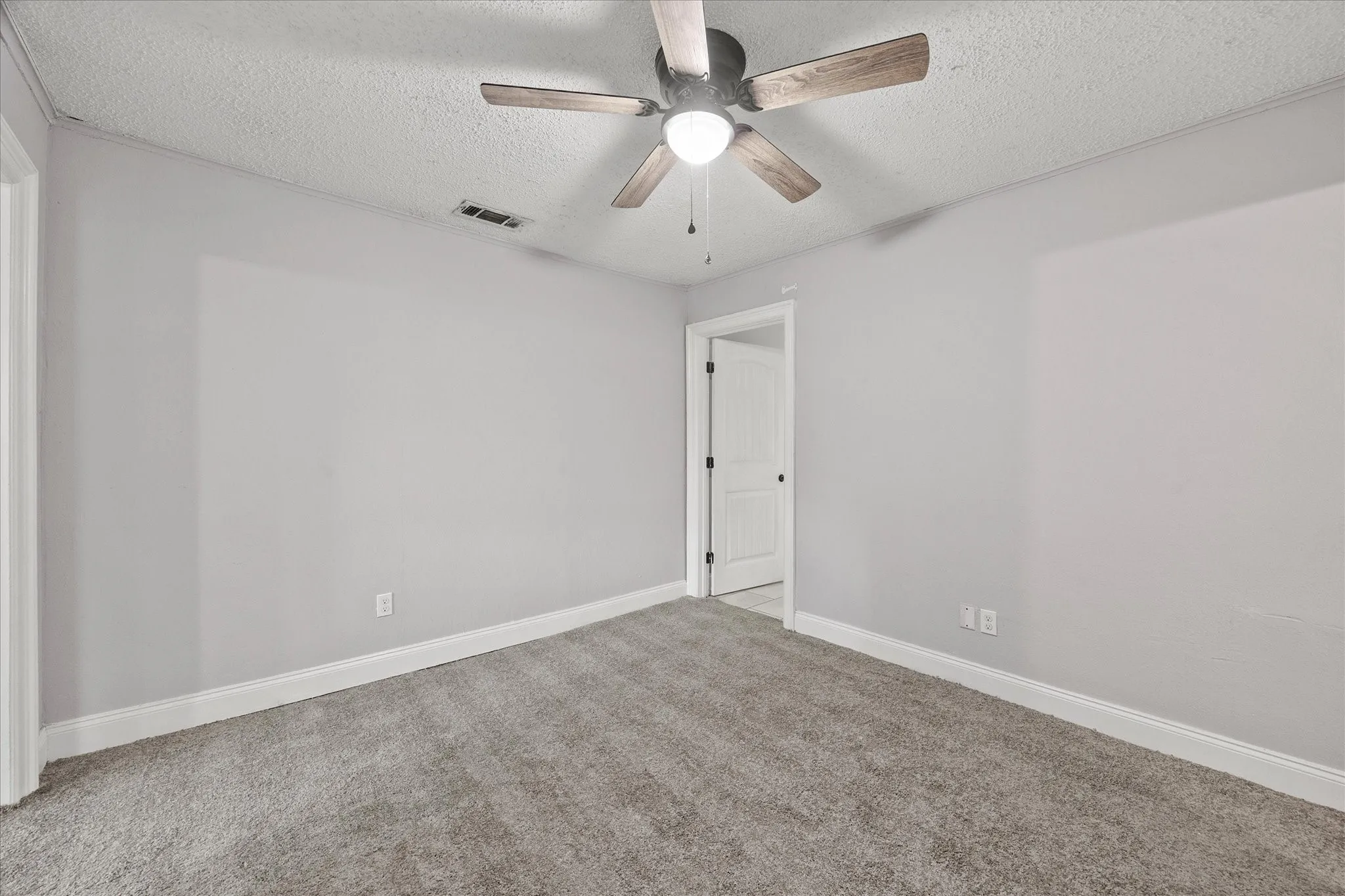 Single Family Residence For Sale in Hunt County , 4203 Cordell Street, Greenville, Texas 75401, 3 Bedroom, 2 Bathroom, Garage spaces, 864 Sqft, built in 1975, mls#21310010, Real Estate Agent in Greenville, Homes For Sale in Hunt county, Homes For Sale in Greenville, Realtor in Greenville Texas, Real Estate Brokerage Independent Realty Texas, Luminita Cordes Realtor