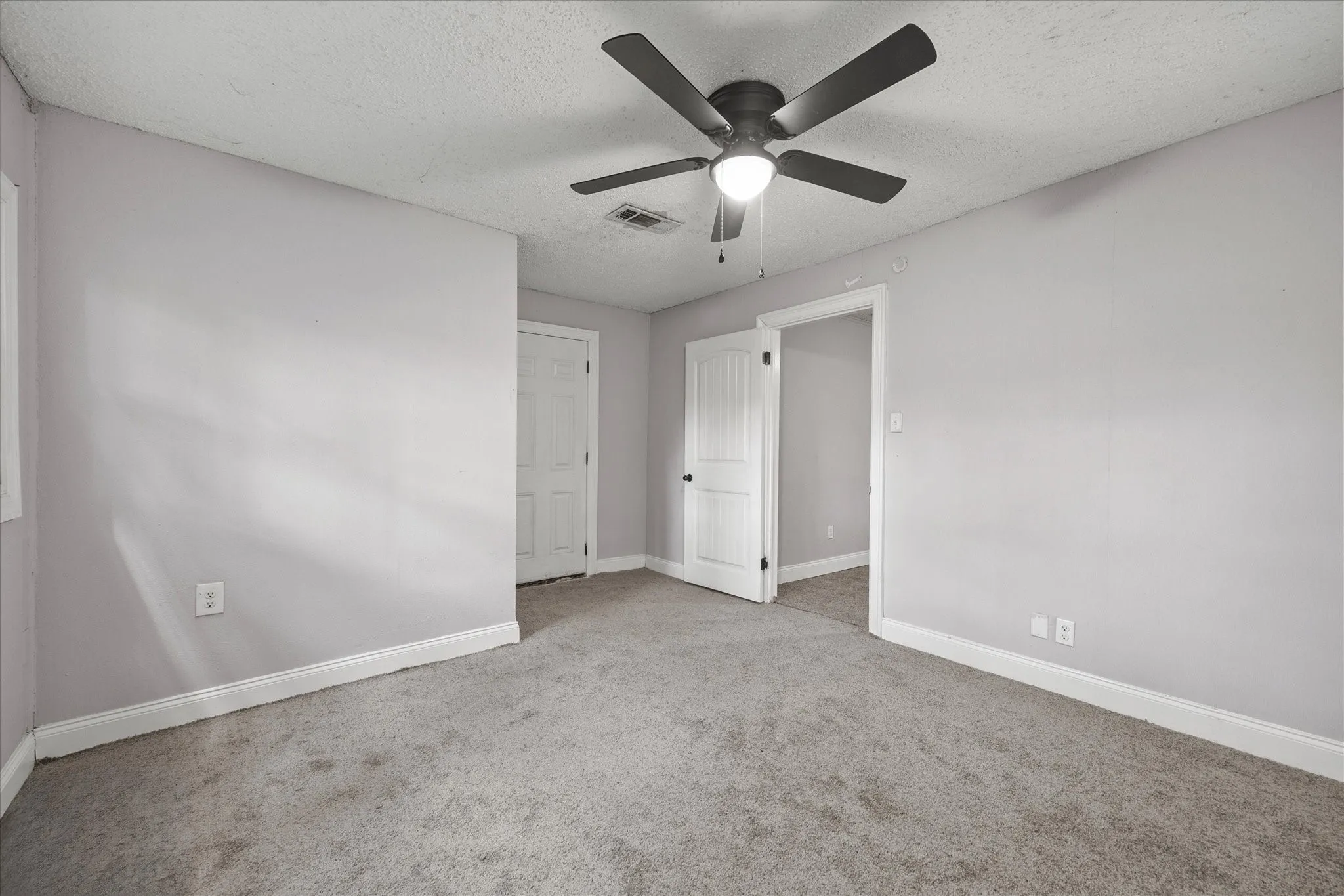 Single Family Residence For Sale in Hunt County , 4203 Cordell Street, Greenville, Texas 75401, 3 Bedroom, 2 Bathroom, Garage spaces, 864 Sqft, built in 1975, mls#21310010, Real Estate Agent in Greenville, Homes For Sale in Hunt county, Homes For Sale in Greenville, Realtor in Greenville Texas, Real Estate Brokerage Independent Realty Texas, Luminita Cordes Realtor