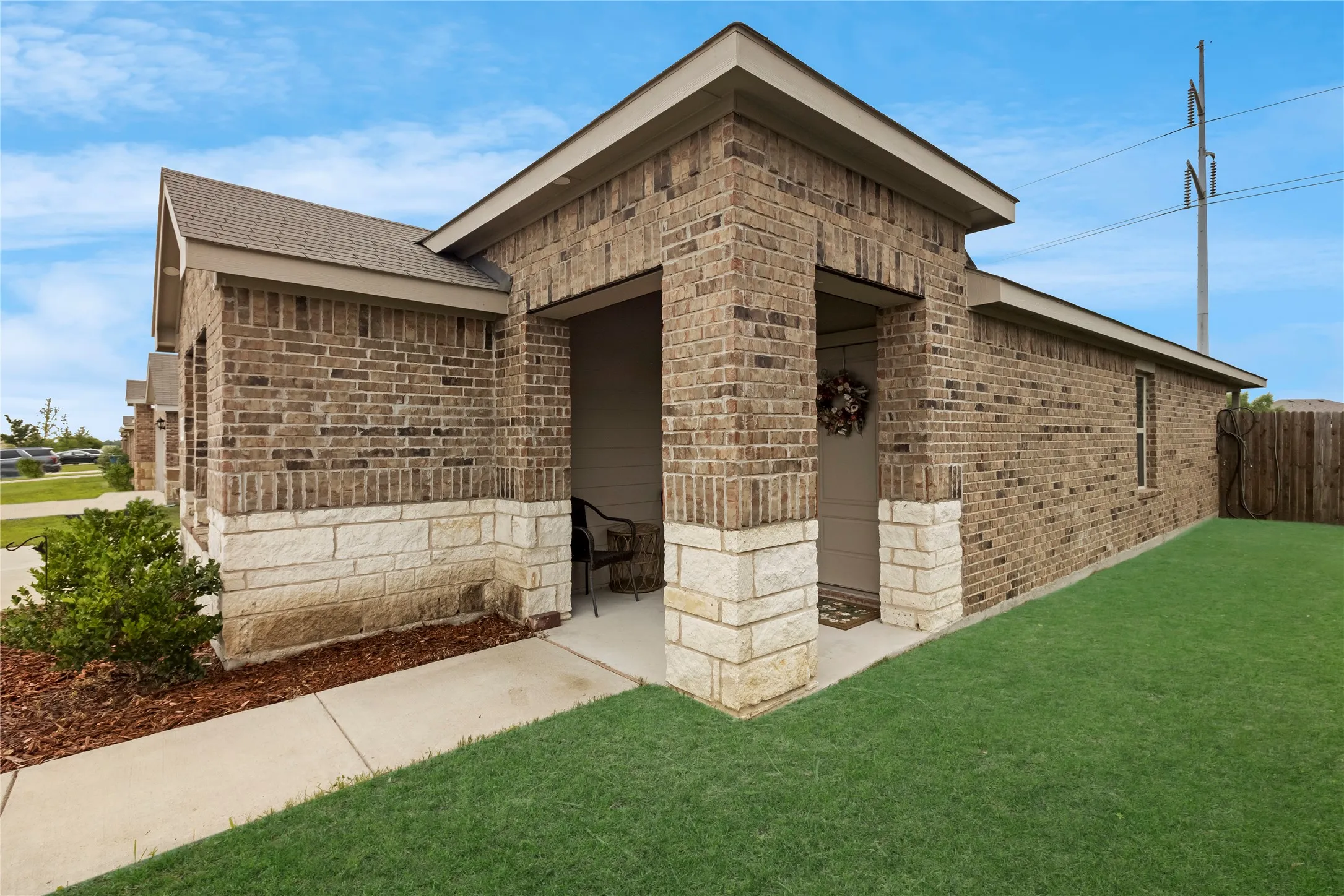 Single Family Residence For Sale in Hunt County , 806 Twin Edge Drive, Royse City, Texas 75189, 3 Bedroom, 2 Bathroom, 2 Garage spaces, 1,535 Sqft, built in 2021, mls#21306518, Real Estate Agent in Royse City, Homes For Sale in Hunt county, Homes For Sale in Royse City, Realtor in Royse City Texas, Real Estate Brokerage Independent Realty Texas, Luminita Cordes Realtor