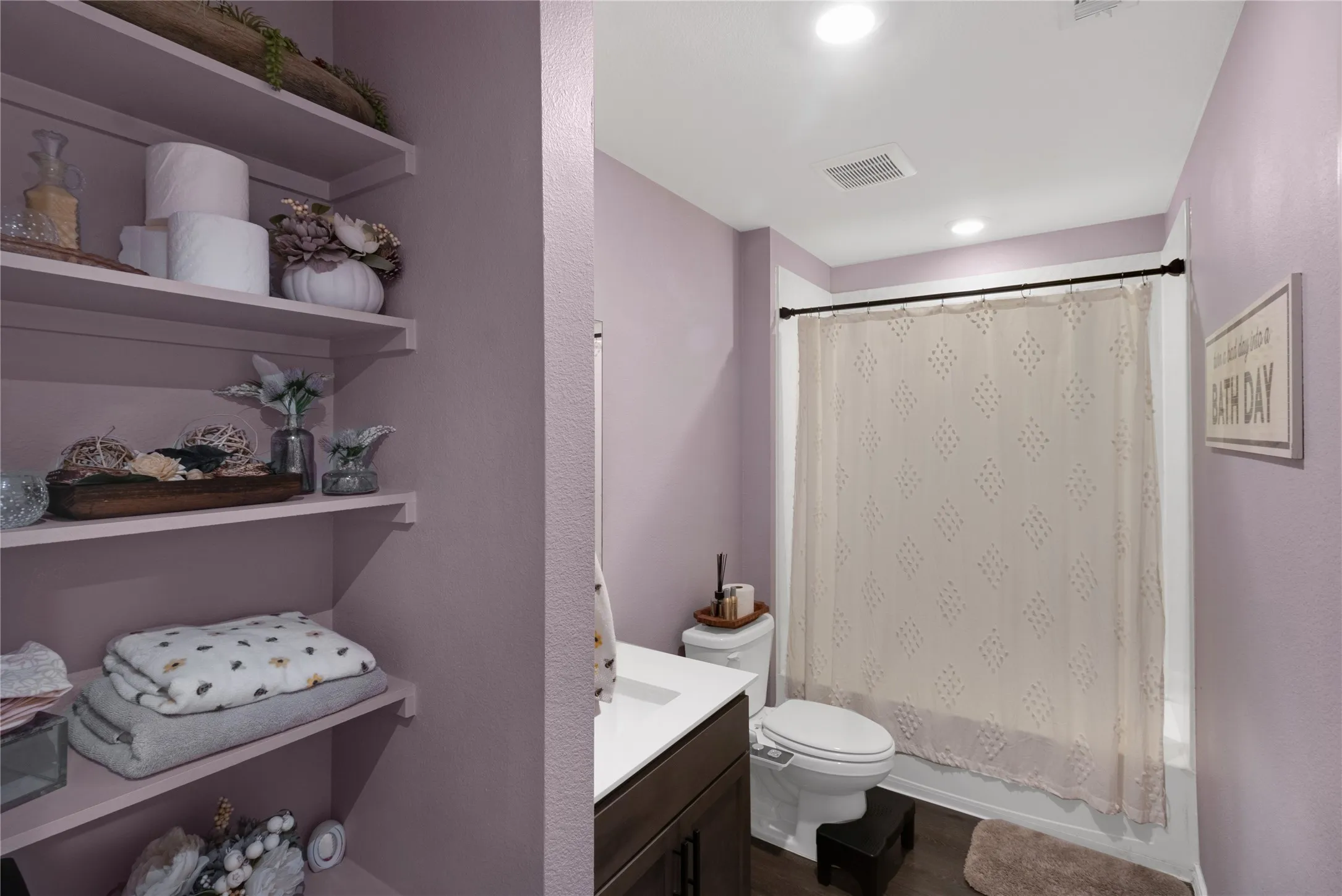 Single Family Residence For Sale in Hunt County , 806 Twin Edge Drive, Royse City, Texas 75189, 3 Bedroom, 2 Bathroom, 2 Garage spaces, 1,535 Sqft, built in 2021, mls#21306518, Real Estate Agent in Royse City, Homes For Sale in Hunt county, Homes For Sale in Royse City, Realtor in Royse City Texas, Real Estate Brokerage Independent Realty Texas, Luminita Cordes Realtor