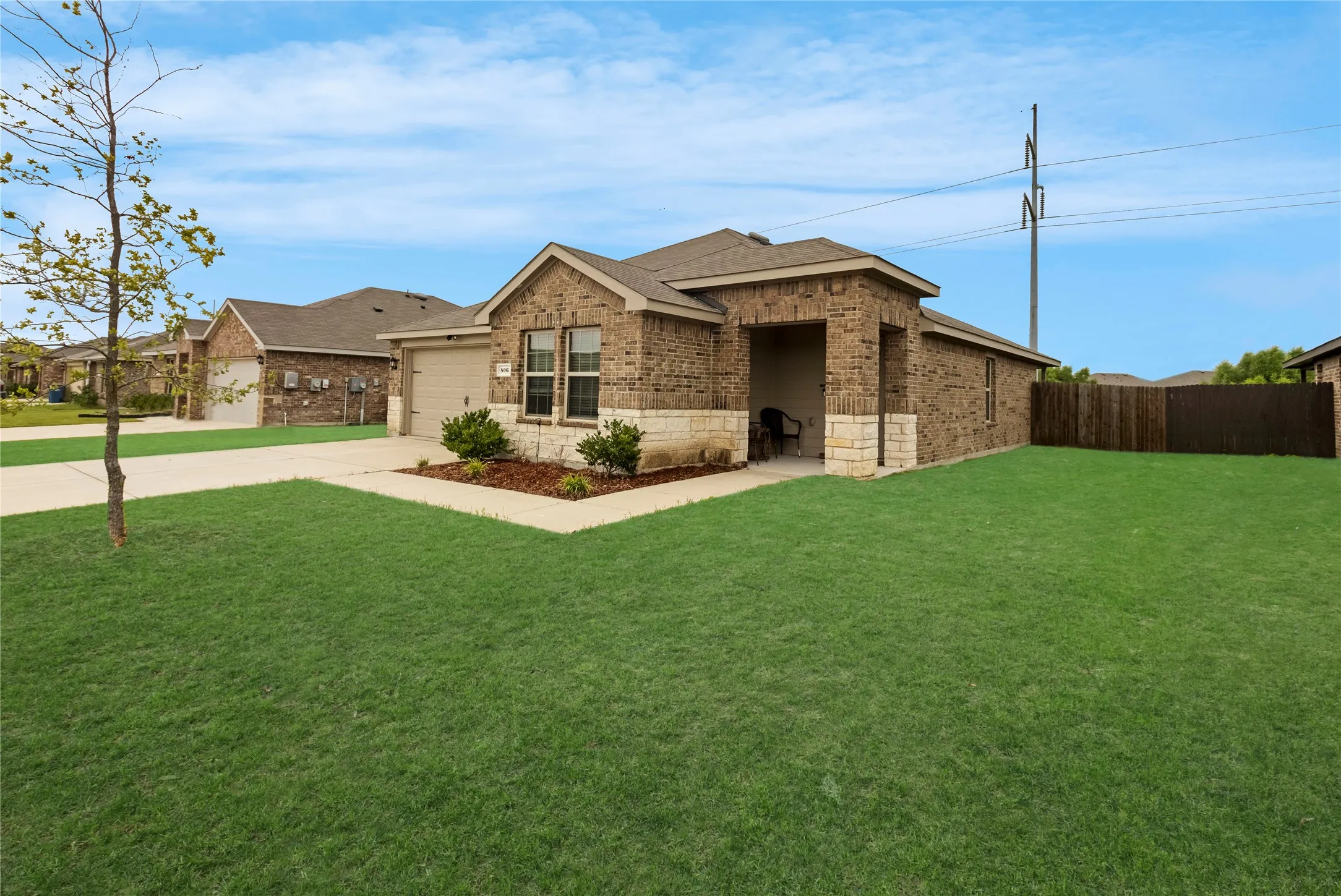 Single Family Residence For Sale in Hunt County , 806 Twin Edge Drive, Royse City, Texas 75189, 3 Bedroom, 2 Bathroom, 2 Garage spaces, 1,535 Sqft, built in 2021, mls#21306518, Real Estate Agent in Royse City, Homes For Sale in Hunt county, Homes For Sale in Royse City, Realtor in Royse City Texas, Real Estate Brokerage Independent Realty Texas, Luminita Cordes Realtor