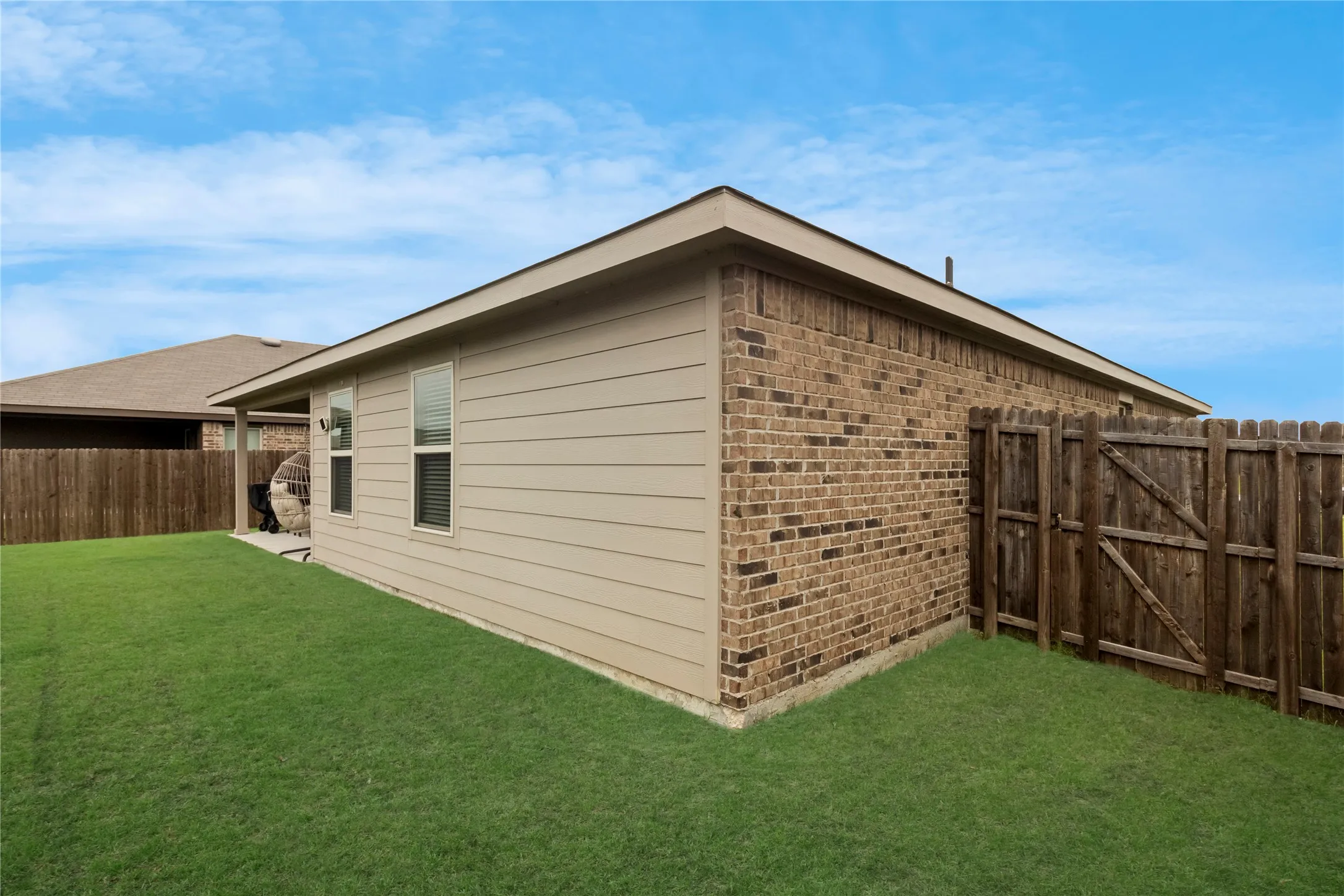 Single Family Residence For Sale in Hunt County , 806 Twin Edge Drive, Royse City, Texas 75189, 3 Bedroom, 2 Bathroom, 2 Garage spaces, 1,535 Sqft, built in 2021, mls#21306518, Real Estate Agent in Royse City, Homes For Sale in Hunt county, Homes For Sale in Royse City, Realtor in Royse City Texas, Real Estate Brokerage Independent Realty Texas, Luminita Cordes Realtor