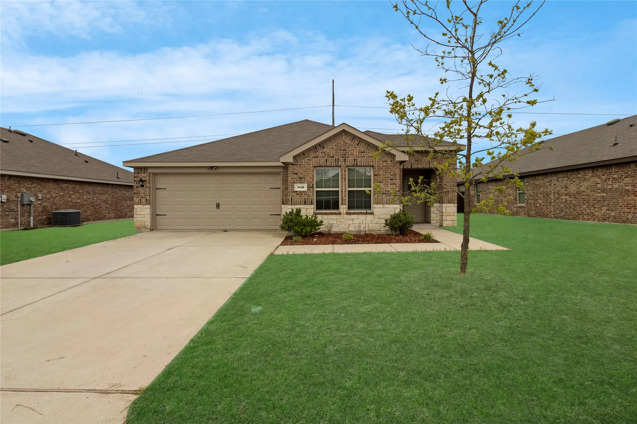 Single Family Residence For Sale in Hunt County , 806 Twin Edge Drive, Royse City, Texas 75189, 3 Bedroom, 2 Bathroom, 2 Garage spaces, 1,535 Sqft, built in 2021, mls#21306518, Real Estate Agent in Royse City, Homes For Sale in Hunt county, Homes For Sale in Royse City, Realtor in Royse City Texas, Real Estate Brokerage Independent Realty Texas, Luminita Cordes Realtor