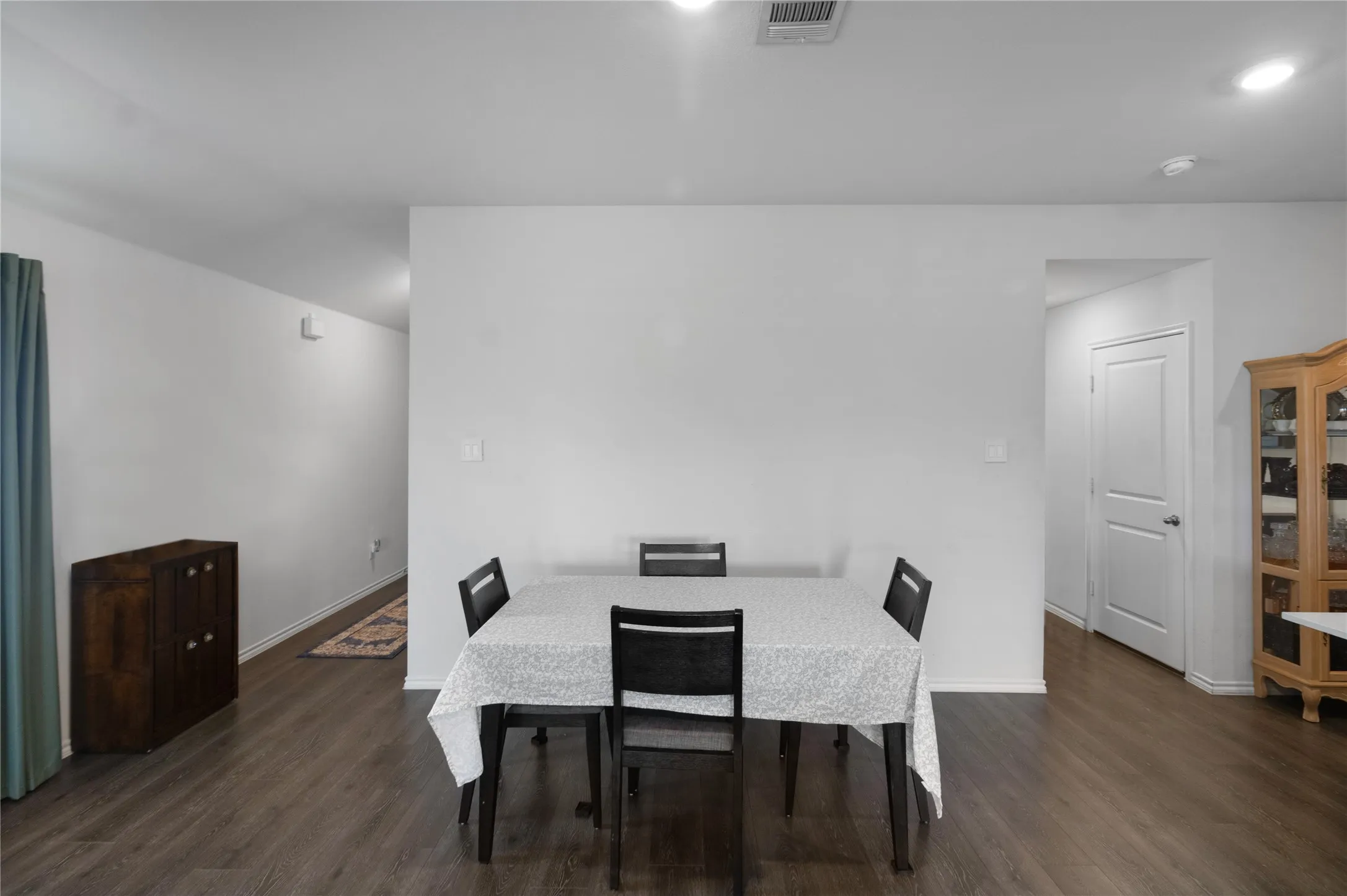 Single Family Residence For Sale in Hunt County , 806 Twin Edge Drive, Royse City, Texas 75189, 3 Bedroom, 2 Bathroom, 2 Garage spaces, 1,535 Sqft, built in 2021, mls#21306518, Real Estate Agent in Royse City, Homes For Sale in Hunt county, Homes For Sale in Royse City, Realtor in Royse City Texas, Real Estate Brokerage Independent Realty Texas, Luminita Cordes Realtor