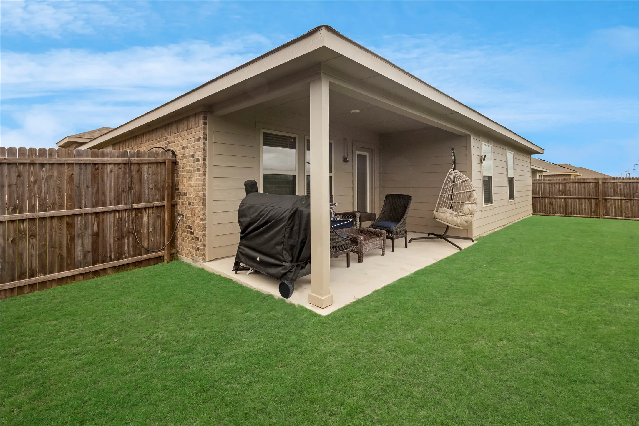 Single Family Residence For Sale in Hunt County , 806 Twin Edge Drive, Royse City, Texas 75189, 3 Bedroom, 2 Bathroom, 2 Garage spaces, 1,535 Sqft, built in 2021, mls#21306518, Real Estate Agent in Royse City, Homes For Sale in Hunt county, Homes For Sale in Royse City, Realtor in Royse City Texas, Real Estate Brokerage Independent Realty Texas, Luminita Cordes Realtor