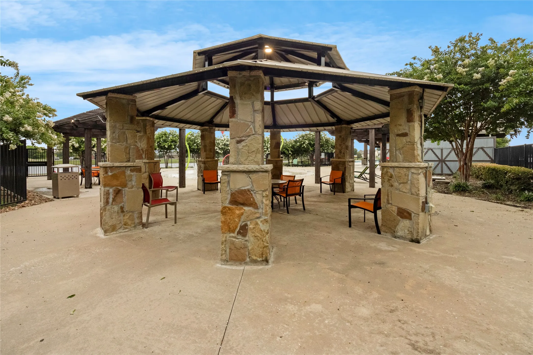 Single Family Residence For Sale in Hunt County , 806 Twin Edge Drive, Royse City, Texas 75189, 3 Bedroom, 2 Bathroom, 2 Garage spaces, 1,535 Sqft, built in 2021, mls#21306518, Real Estate Agent in Royse City, Homes For Sale in Hunt county, Homes For Sale in Royse City, Realtor in Royse City Texas, Real Estate Brokerage Independent Realty Texas, Luminita Cordes Realtor