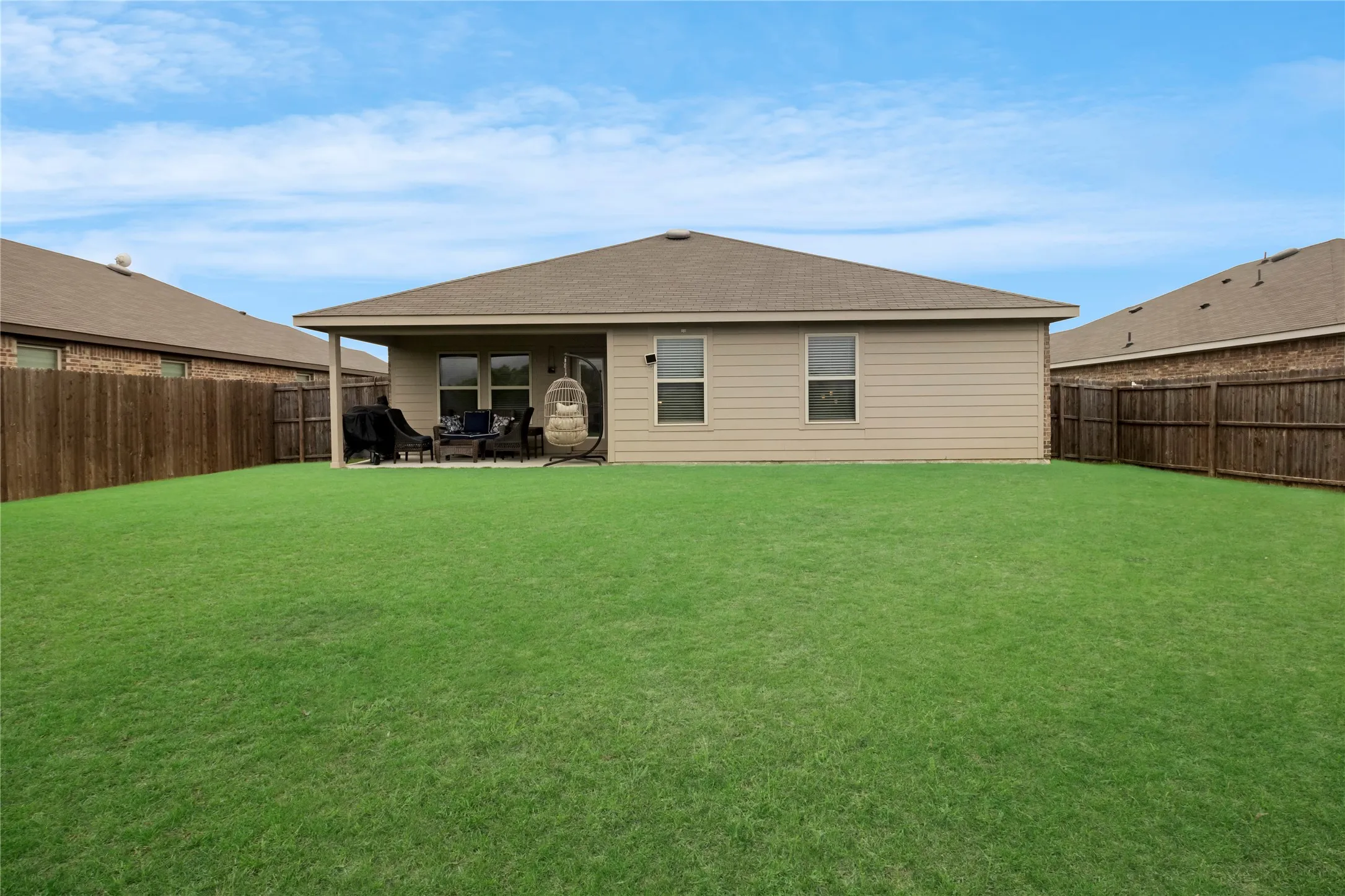 Single Family Residence For Sale in Hunt County , 806 Twin Edge Drive, Royse City, Texas 75189, 3 Bedroom, 2 Bathroom, 2 Garage spaces, 1,535 Sqft, built in 2021, mls#21306518, Real Estate Agent in Royse City, Homes For Sale in Hunt county, Homes For Sale in Royse City, Realtor in Royse City Texas, Real Estate Brokerage Independent Realty Texas, Luminita Cordes Realtor