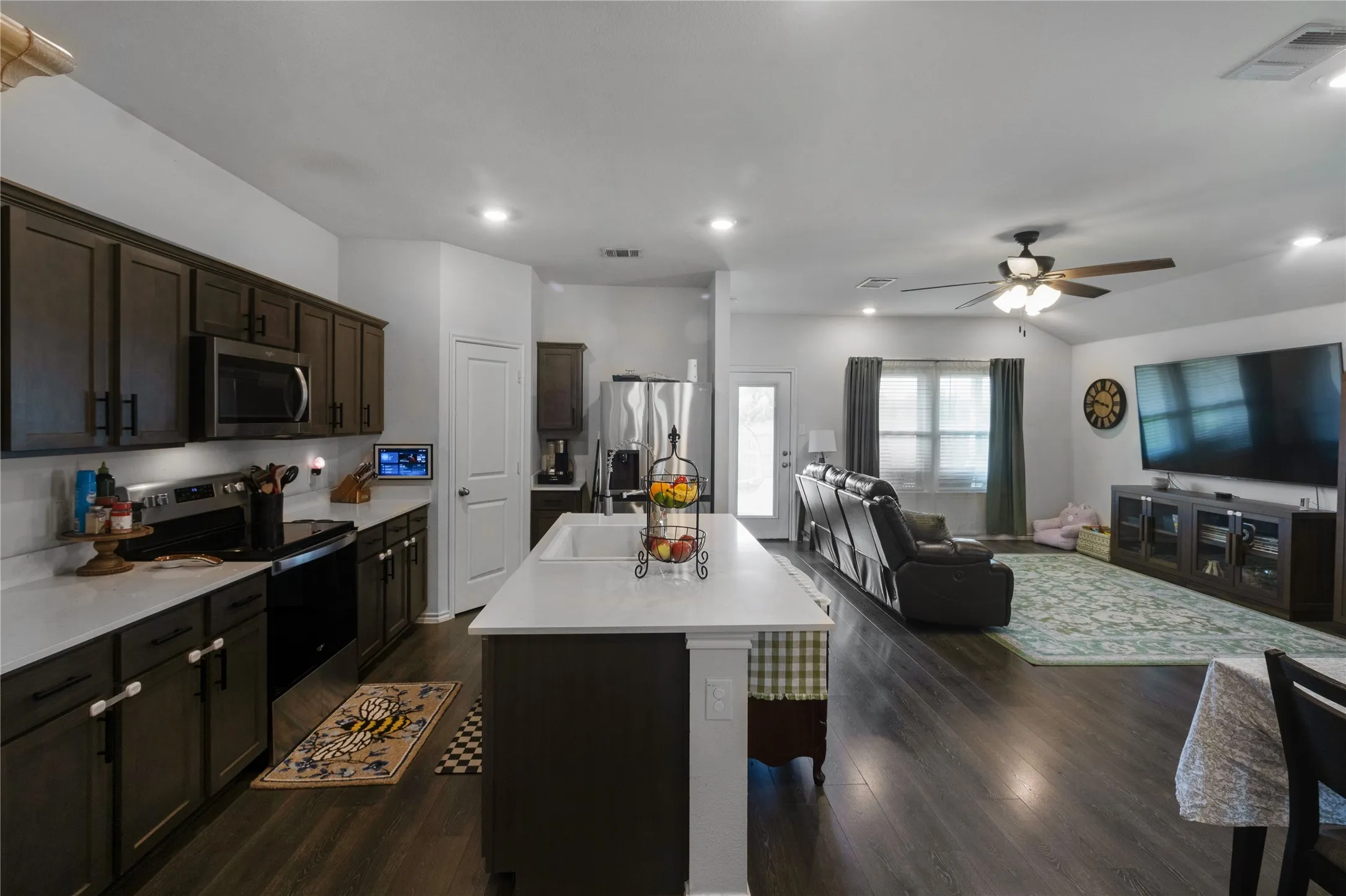 Single Family Residence For Sale in Hunt County , 806 Twin Edge Drive, Royse City, Texas 75189, 3 Bedroom, 2 Bathroom, 2 Garage spaces, 1,535 Sqft, built in 2021, mls#21306518, Real Estate Agent in Royse City, Homes For Sale in Hunt county, Homes For Sale in Royse City, Realtor in Royse City Texas, Real Estate Brokerage Independent Realty Texas, Luminita Cordes Realtor