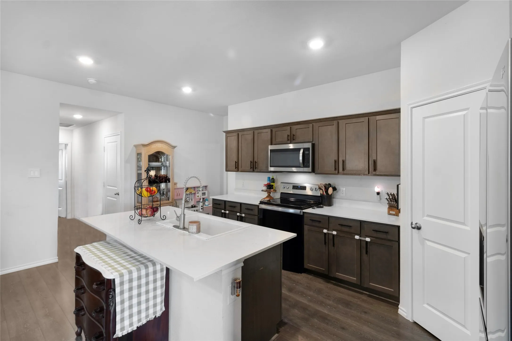 Single Family Residence For Sale in Hunt County , 806 Twin Edge Drive, Royse City, Texas 75189, 3 Bedroom, 2 Bathroom, 2 Garage spaces, 1,535 Sqft, built in 2021, mls#21306518, Real Estate Agent in Royse City, Homes For Sale in Hunt county, Homes For Sale in Royse City, Realtor in Royse City Texas, Real Estate Brokerage Independent Realty Texas, Luminita Cordes Realtor