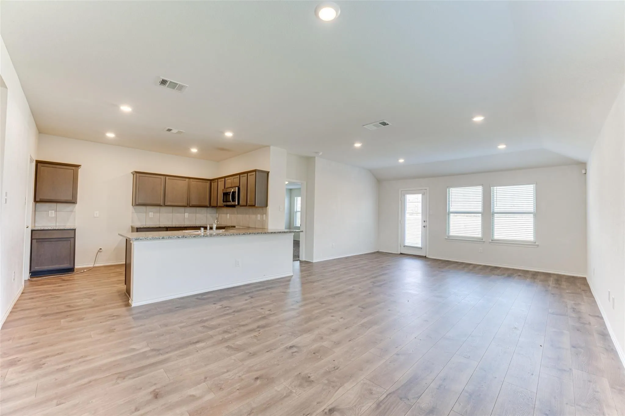 Single Family Residence For Rent in Collin County , 517 Milo Way, Royse City, Texas 75189, 5 Bedroom, 2 Bathroom, 2 Garage spaces, 2,064 Sqft, built in 2019, mls#21307064, Real Estate Agent in Royse City, Homes For Rent in Collin county, Homes For Rent in Royse City, Realtor in Royse City Texas, Real Estate Brokerage Independent Realty Texas, Luminita Cordes Realtor