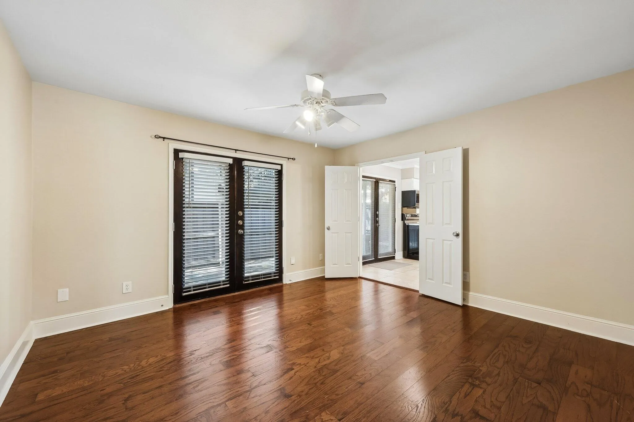 Condominium For Sale in Dallas County , 7730 Meadow Road 106, Dallas, Texas 75230, 3 Bedroom, 2 Bathroom, Garage spaces, 1,559 Sqft, built in 2004, mls#21310020, Real Estate Agent in Dallas, Homes For Sale in Dallas county, Homes For Sale in Dallas, Realtor in Dallas Texas, Real Estate Brokerage Independent Realty Texas, Luminita Cordes Realtor