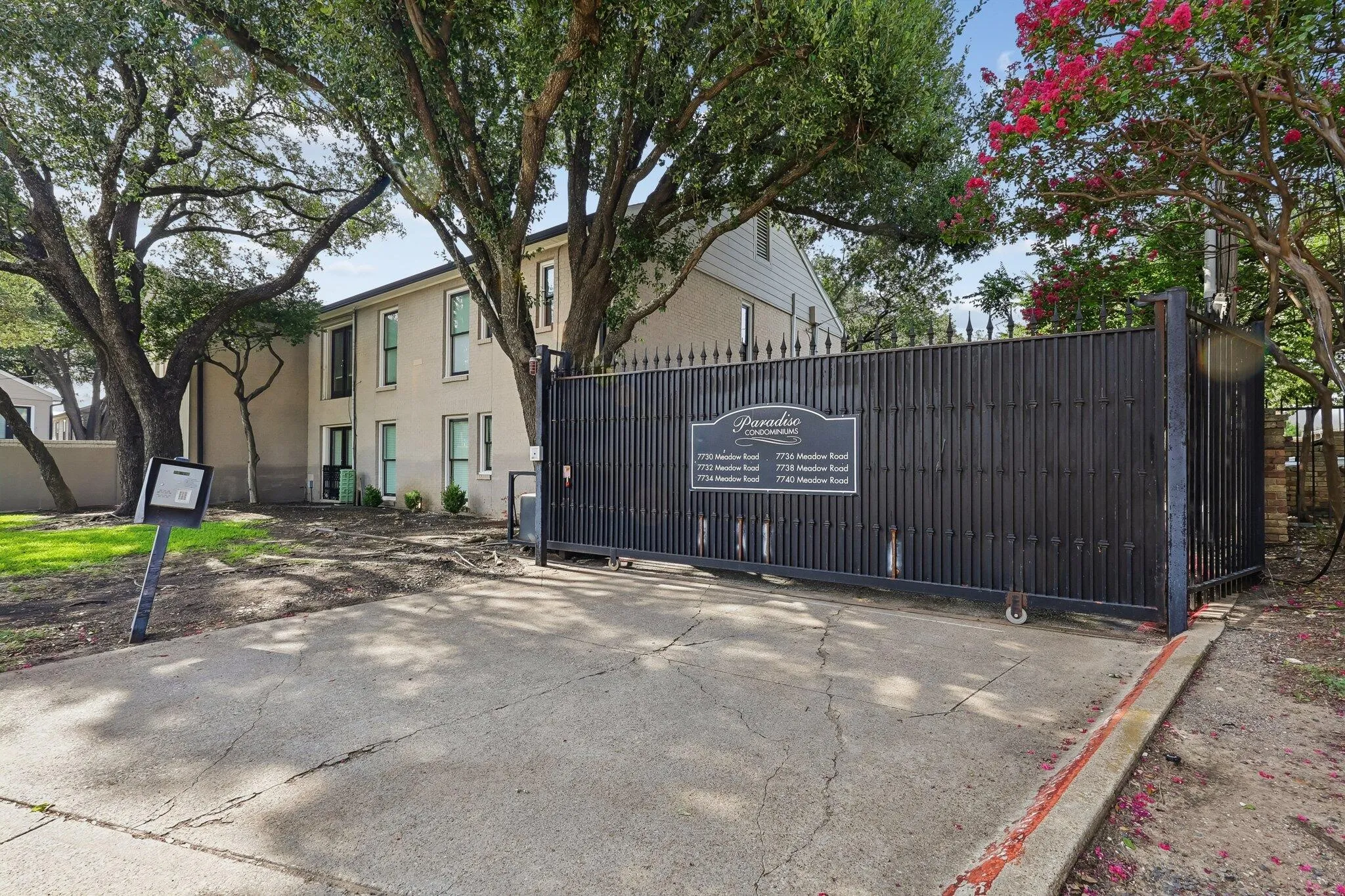 Condominium For Sale in Dallas County , 7730 Meadow Road 106, Dallas, Texas 75230, 3 Bedroom, 2 Bathroom, Garage spaces, 1,559 Sqft, built in 2004, mls#21310020, Real Estate Agent in Dallas, Homes For Sale in Dallas county, Homes For Sale in Dallas, Realtor in Dallas Texas, Real Estate Brokerage Independent Realty Texas, Luminita Cordes Realtor