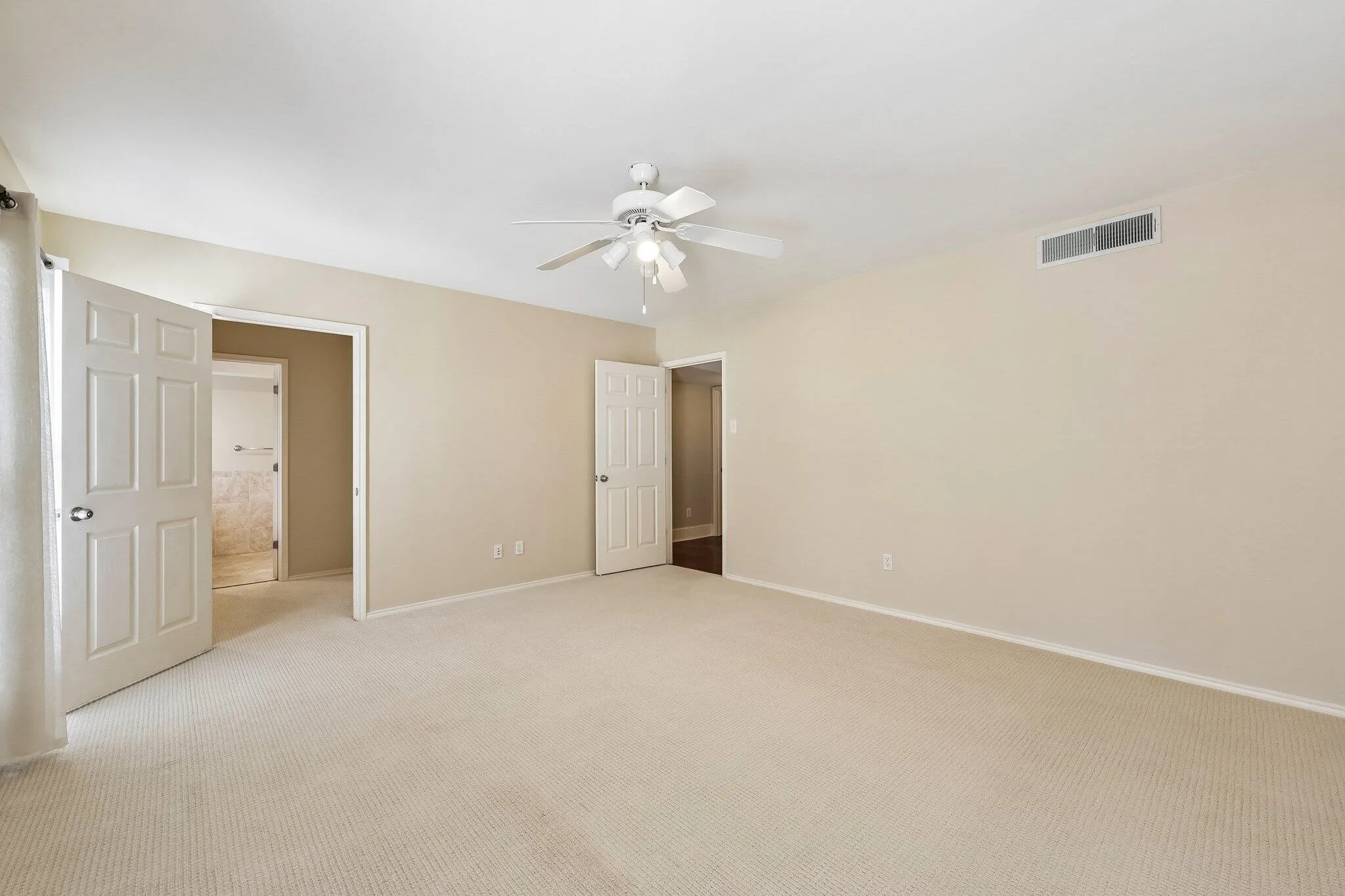 Condominium For Sale in Dallas County , 7730 Meadow Road 106, Dallas, Texas 75230, 3 Bedroom, 2 Bathroom, Garage spaces, 1,559 Sqft, built in 2004, mls#21310020, Real Estate Agent in Dallas, Homes For Sale in Dallas county, Homes For Sale in Dallas, Realtor in Dallas Texas, Real Estate Brokerage Independent Realty Texas, Luminita Cordes Realtor