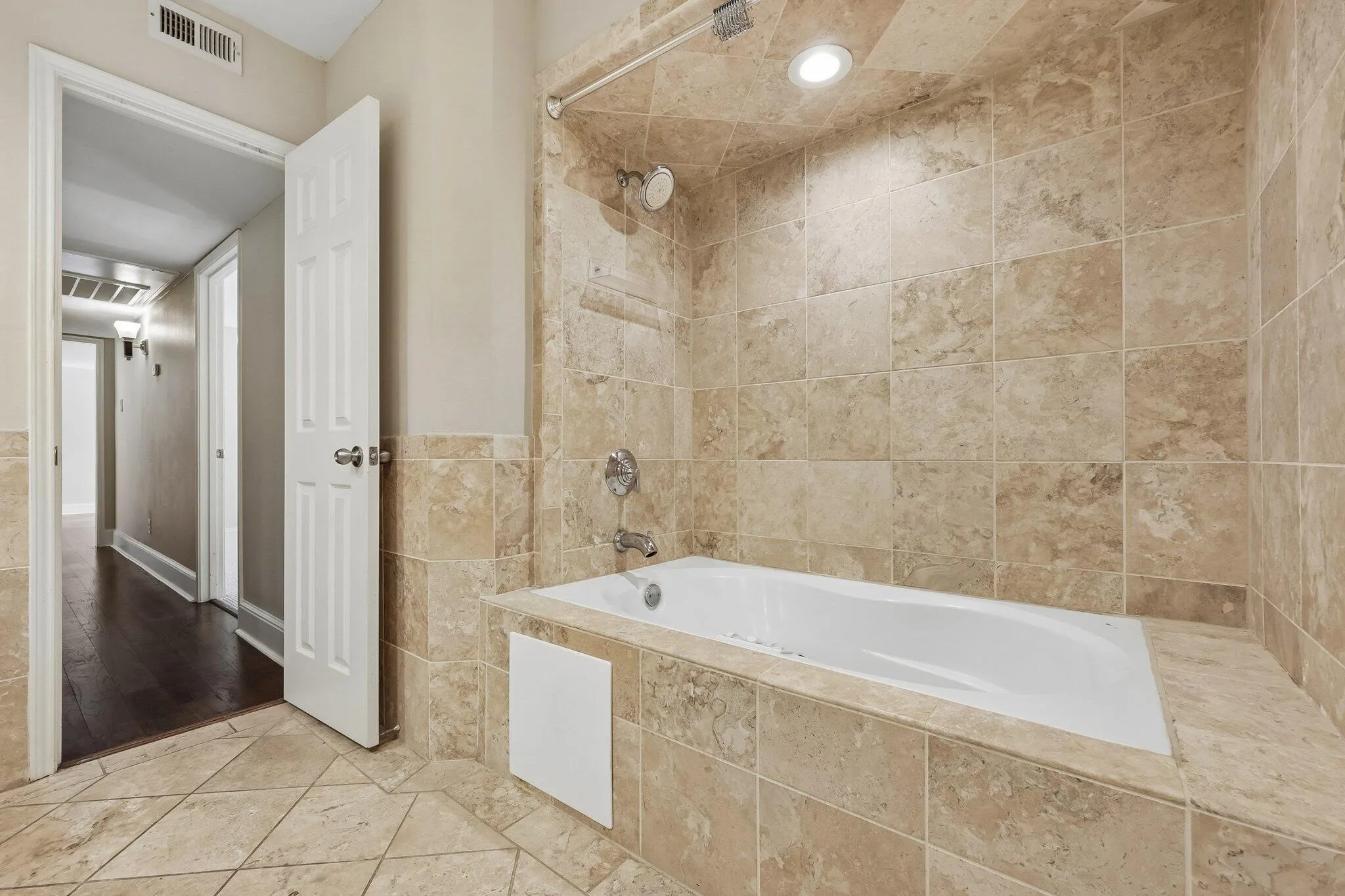 Condominium For Sale in Dallas County , 7730 Meadow Road 106, Dallas, Texas 75230, 3 Bedroom, 2 Bathroom, Garage spaces, 1,559 Sqft, built in 2004, mls#21310020, Real Estate Agent in Dallas, Homes For Sale in Dallas county, Homes For Sale in Dallas, Realtor in Dallas Texas, Real Estate Brokerage Independent Realty Texas, Luminita Cordes Realtor