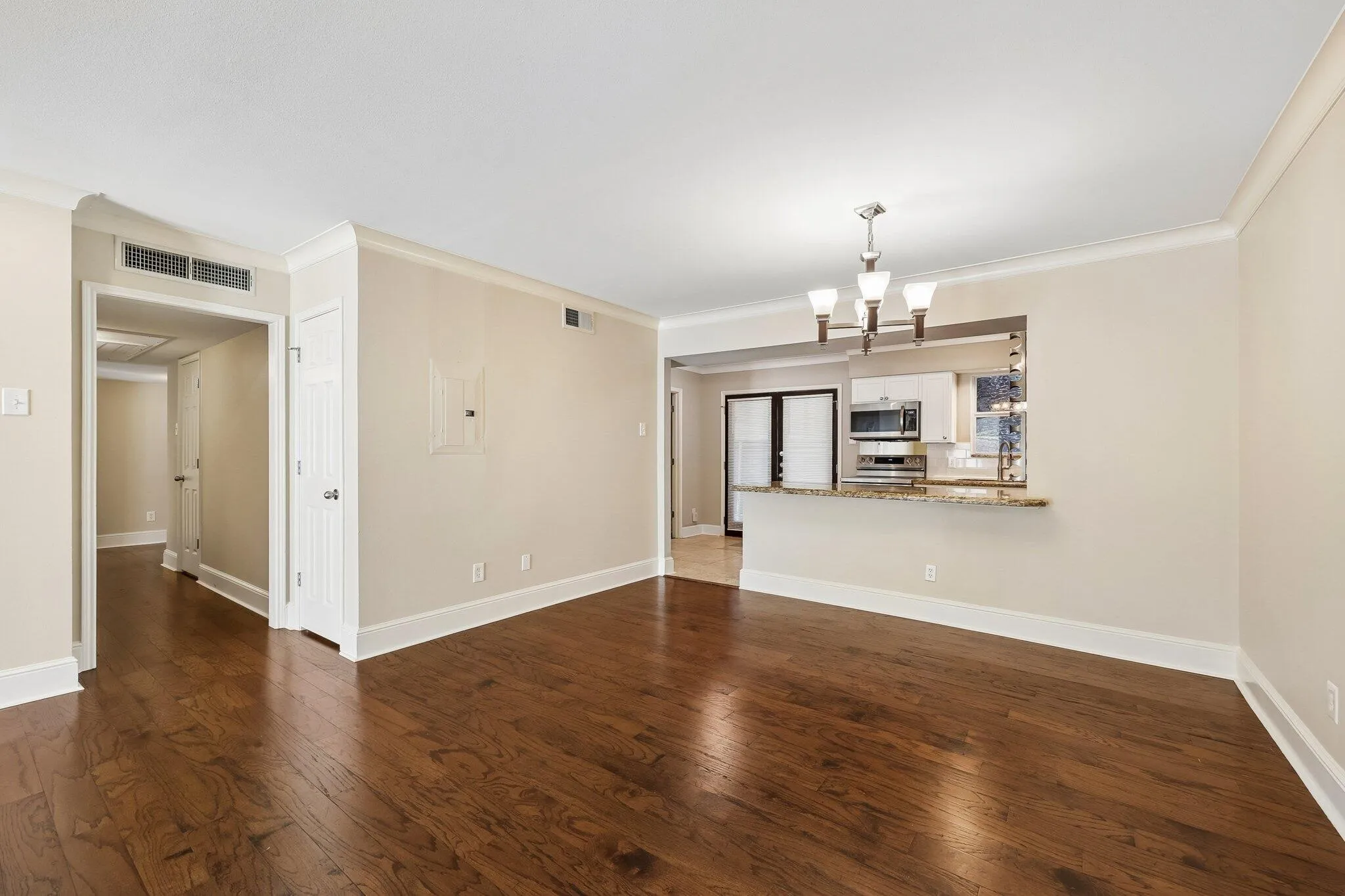 Condominium For Sale in Dallas County , 7730 Meadow Road 106, Dallas, Texas 75230, 3 Bedroom, 2 Bathroom, Garage spaces, 1,559 Sqft, built in 2004, mls#21310020, Real Estate Agent in Dallas, Homes For Sale in Dallas county, Homes For Sale in Dallas, Realtor in Dallas Texas, Real Estate Brokerage Independent Realty Texas, Luminita Cordes Realtor