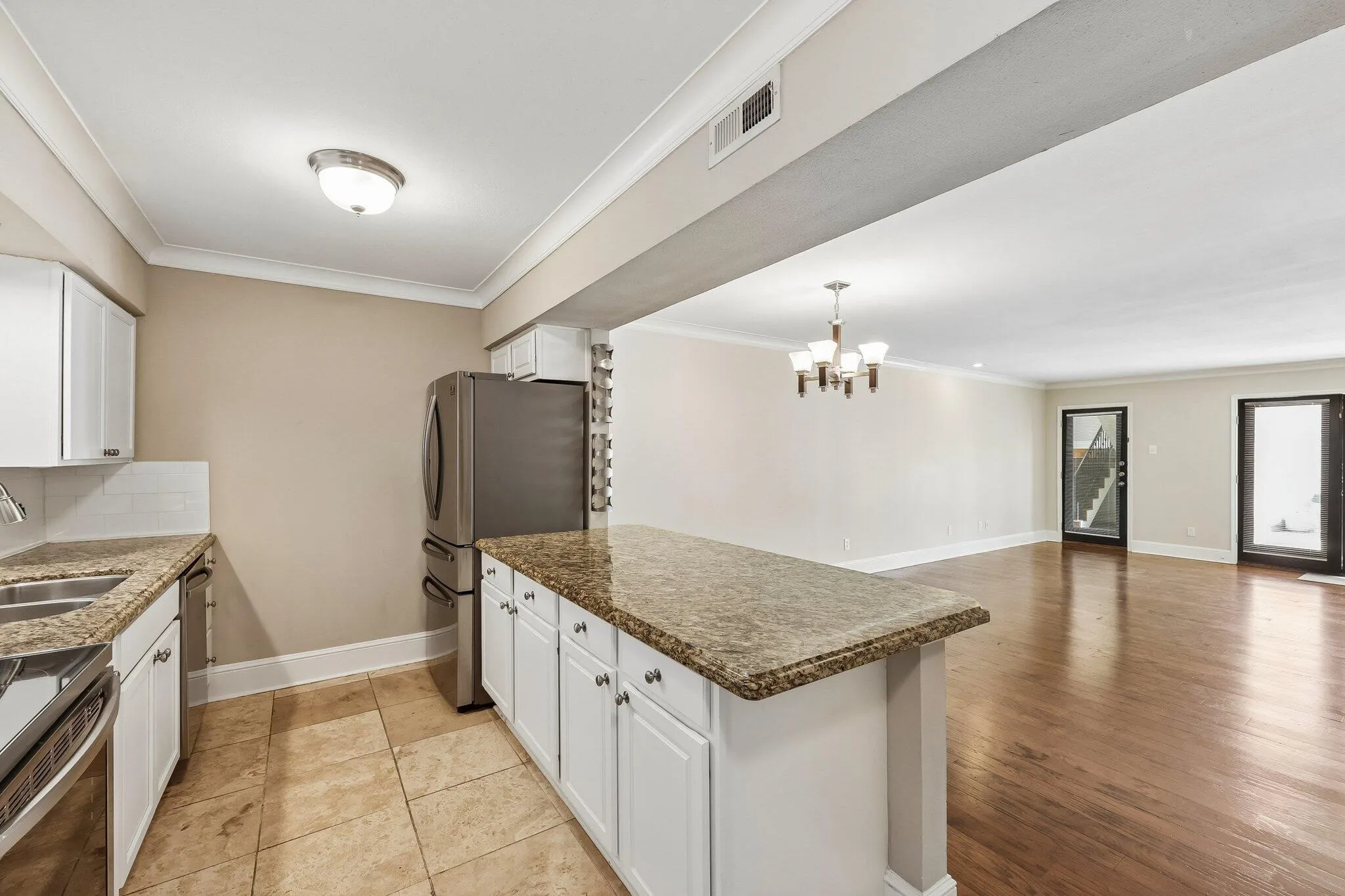 Condominium For Sale in Dallas County , 7730 Meadow Road 106, Dallas, Texas 75230, 3 Bedroom, 2 Bathroom, Garage spaces, 1,559 Sqft, built in 2004, mls#21310020, Real Estate Agent in Dallas, Homes For Sale in Dallas county, Homes For Sale in Dallas, Realtor in Dallas Texas, Real Estate Brokerage Independent Realty Texas, Luminita Cordes Realtor