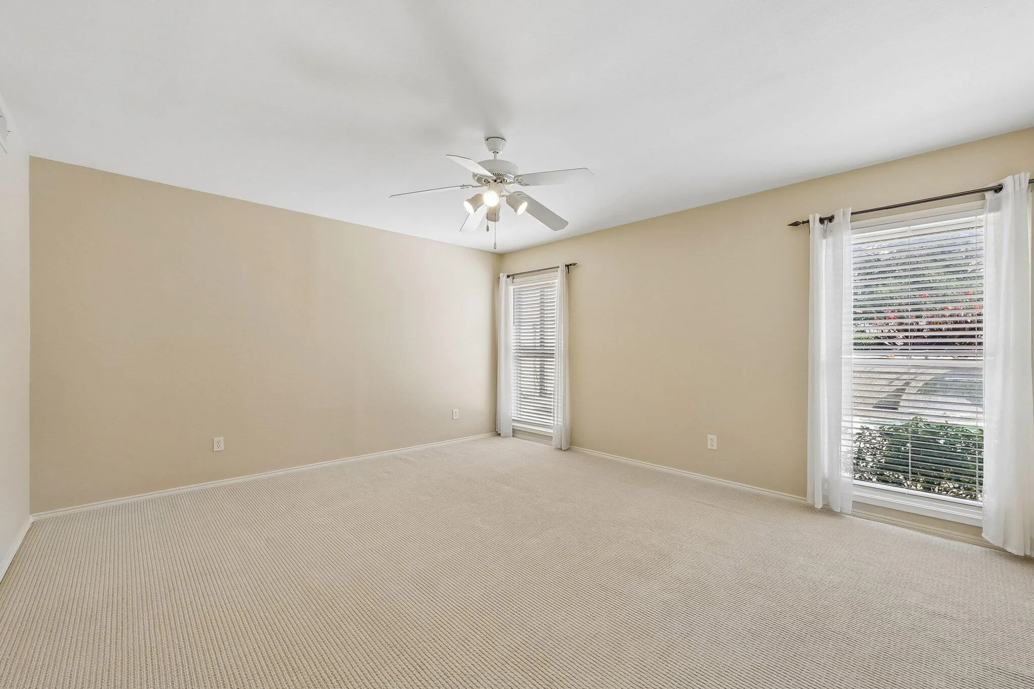 Condominium For Sale in Dallas County , 7730 Meadow Road 106, Dallas, Texas 75230, 3 Bedroom, 2 Bathroom, Garage spaces, 1,559 Sqft, built in 2004, mls#21310020, Real Estate Agent in Dallas, Homes For Sale in Dallas county, Homes For Sale in Dallas, Realtor in Dallas Texas, Real Estate Brokerage Independent Realty Texas, Luminita Cordes Realtor