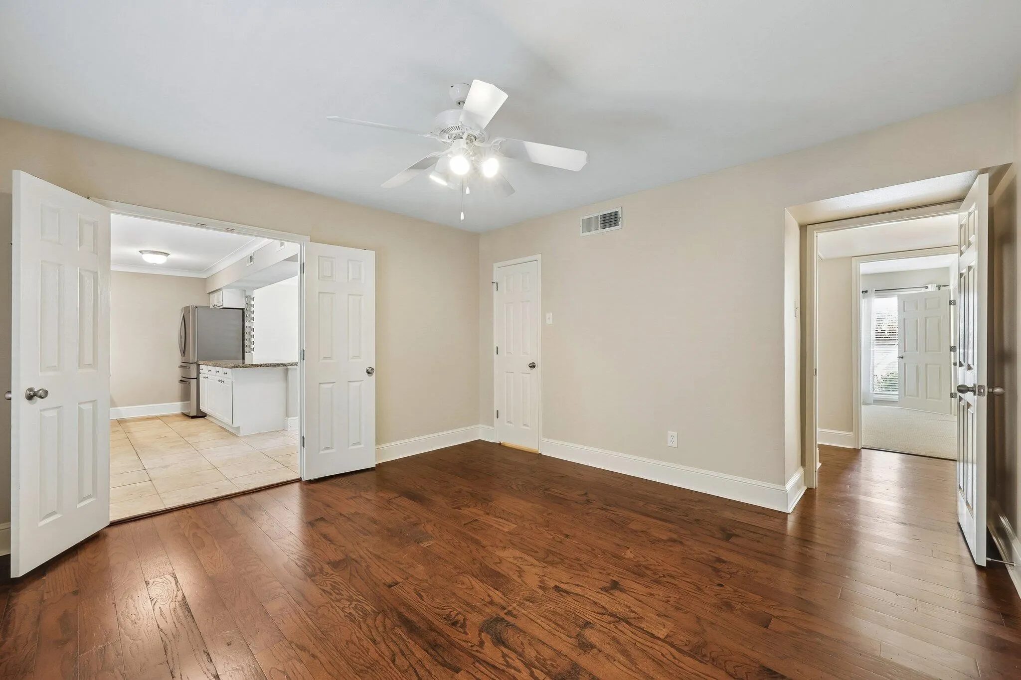 Condominium For Sale in Dallas County , 7730 Meadow Road 106, Dallas, Texas 75230, 3 Bedroom, 2 Bathroom, Garage spaces, 1,559 Sqft, built in 2004, mls#21310020, Real Estate Agent in Dallas, Homes For Sale in Dallas county, Homes For Sale in Dallas, Realtor in Dallas Texas, Real Estate Brokerage Independent Realty Texas, Luminita Cordes Realtor