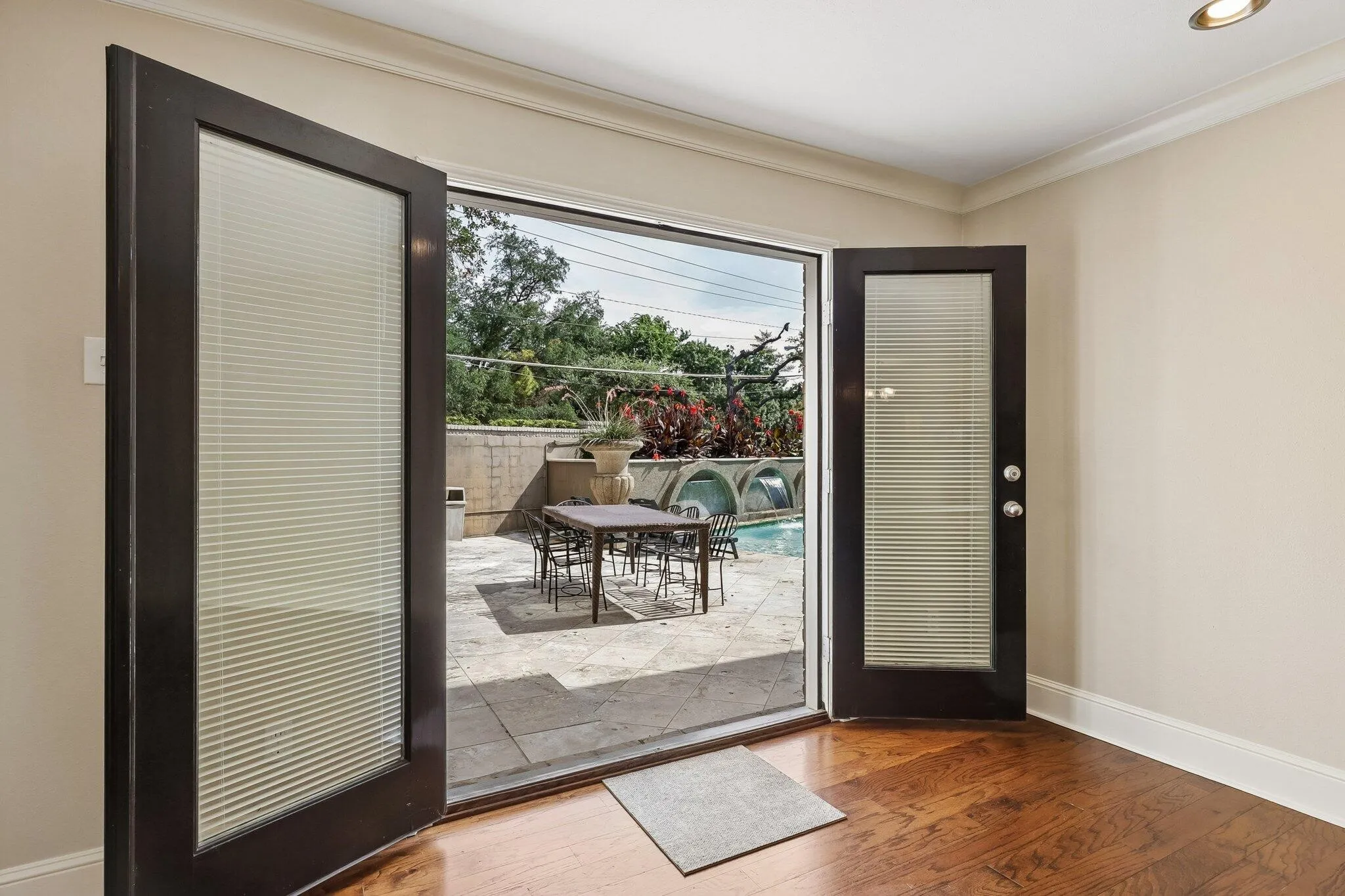 Condominium For Sale in Dallas County , 7730 Meadow Road 106, Dallas, Texas 75230, 3 Bedroom, 2 Bathroom, Garage spaces, 1,559 Sqft, built in 2004, mls#21310020, Real Estate Agent in Dallas, Homes For Sale in Dallas county, Homes For Sale in Dallas, Realtor in Dallas Texas, Real Estate Brokerage Independent Realty Texas, Luminita Cordes Realtor
