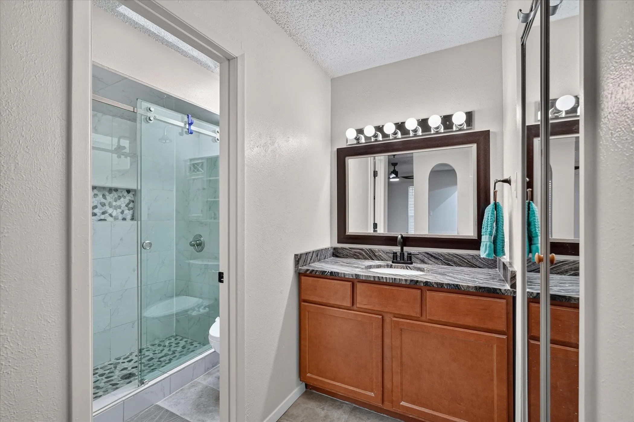 Single Family Residence For Sale in Dallas County , 2806 Holy Cross Lane, Garland, Texas 75044, 3 Bedroom, 2 Bathroom, 2 Garage spaces, 1,548 Sqft, built in 1977, mls#21309228, Real Estate Agent in Garland, Homes For Sale in Dallas county, Homes For Sale in Garland, Realtor in Garland Texas, Real Estate Brokerage Independent Realty Texas, Luminita Cordes Realtor