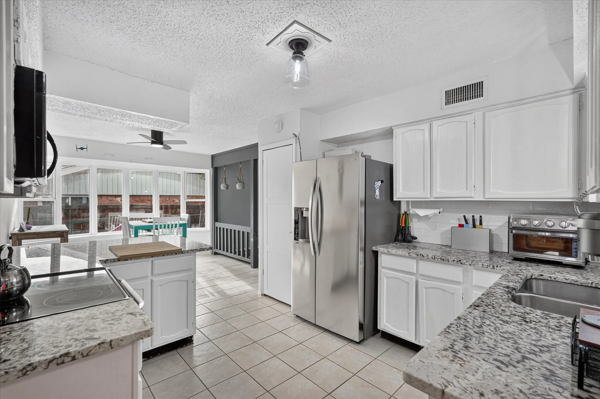 Single Family Residence For Sale in Dallas County , 2806 Holy Cross Lane, Garland, Texas 75044, 3 Bedroom, 2 Bathroom, 2 Garage spaces, 1,548 Sqft, built in 1977, mls#21309228, Real Estate Agent in Garland, Homes For Sale in Dallas county, Homes For Sale in Garland, Realtor in Garland Texas, Real Estate Brokerage Independent Realty Texas, Luminita Cordes Realtor