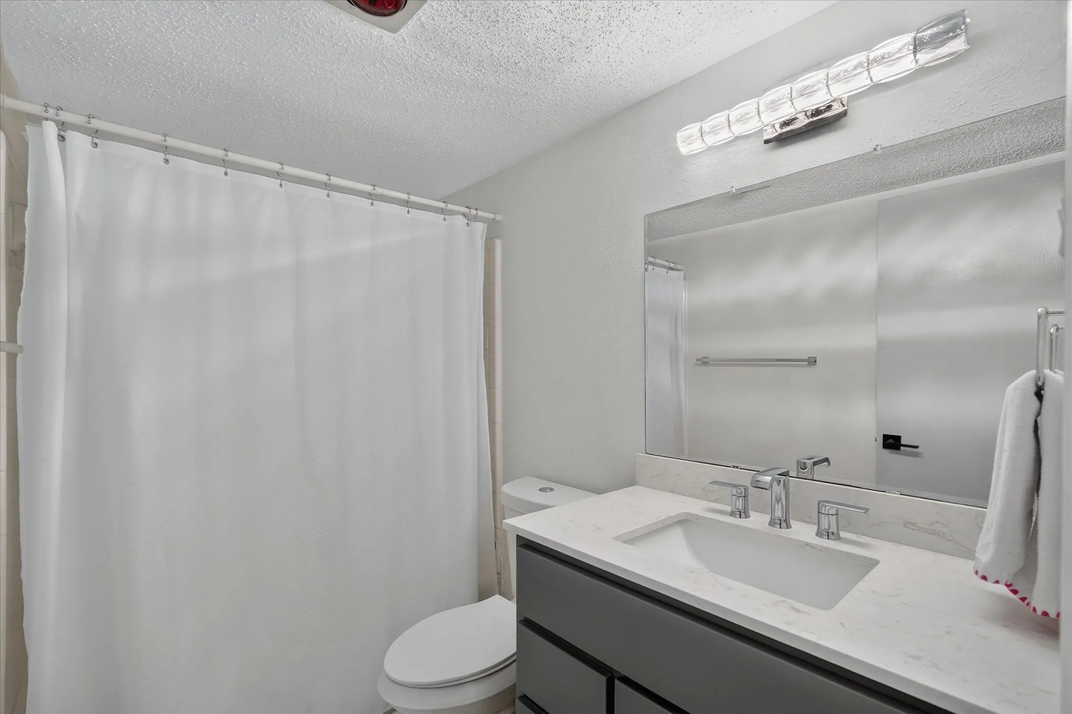 Single Family Residence For Sale in Dallas County , 2806 Holy Cross Lane, Garland, Texas 75044, 3 Bedroom, 2 Bathroom, 2 Garage spaces, 1,548 Sqft, built in 1977, mls#21309228, Real Estate Agent in Garland, Homes For Sale in Dallas county, Homes For Sale in Garland, Realtor in Garland Texas, Real Estate Brokerage Independent Realty Texas, Luminita Cordes Realtor
