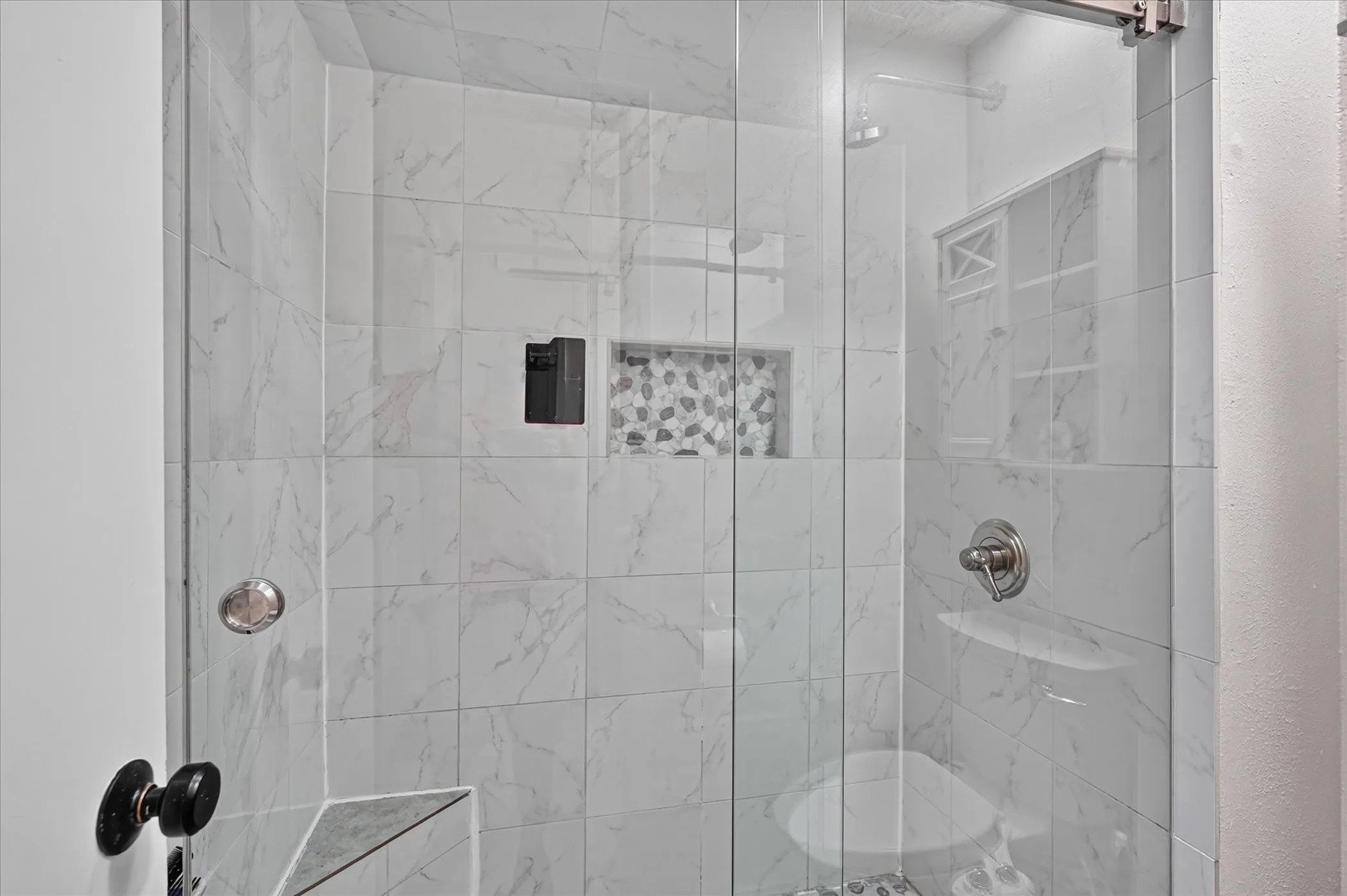 Single Family Residence For Sale in Dallas County , 2806 Holy Cross Lane, Garland, Texas 75044, 3 Bedroom, 2 Bathroom, 2 Garage spaces, 1,548 Sqft, built in 1977, mls#21309228, Real Estate Agent in Garland, Homes For Sale in Dallas county, Homes For Sale in Garland, Realtor in Garland Texas, Real Estate Brokerage Independent Realty Texas, Luminita Cordes Realtor