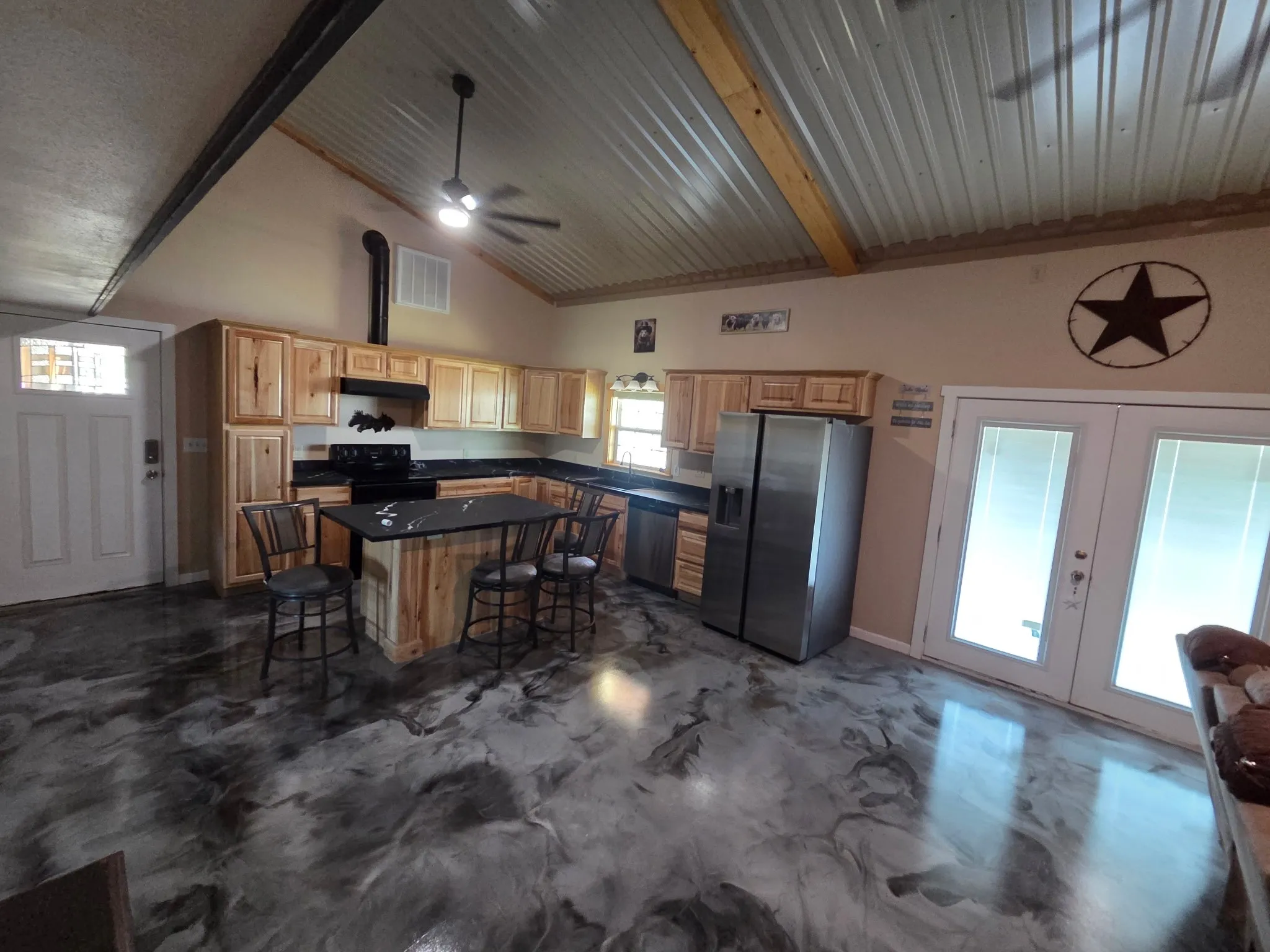 Single Family Residence For Sale in Taylor County , 613-B N Access Road, Tye, Texas 79603, 2 Bedroom, 1 Bathroom, 2 Garage spaces, 1,800 Sqft, built in 2018, Price $499,500, mls#21310027, Real Estate Agent in Tye, Homes For Sale in Taylor county, Homes For Sale in Tye, Realtor in Tye Texas, Real Estate Brokerage Independent Realty Texas, Luminita Cordes Realtor