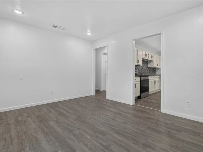 Single Family Residence For Sale in Dallas County , 6633 Emhouse Street, Dallas, Texas 75232, 4 Bedroom, 2 Bathroom, 1 Garage spaces, 1,738 Sqft, built in 1949, mls#21309728, Real Estate Agent in Dallas, Homes For Sale in Dallas county, Homes For Sale in Dallas, Realtor in Dallas Texas, Real Estate Brokerage Independent Realty Texas, Luminita Cordes Realtor