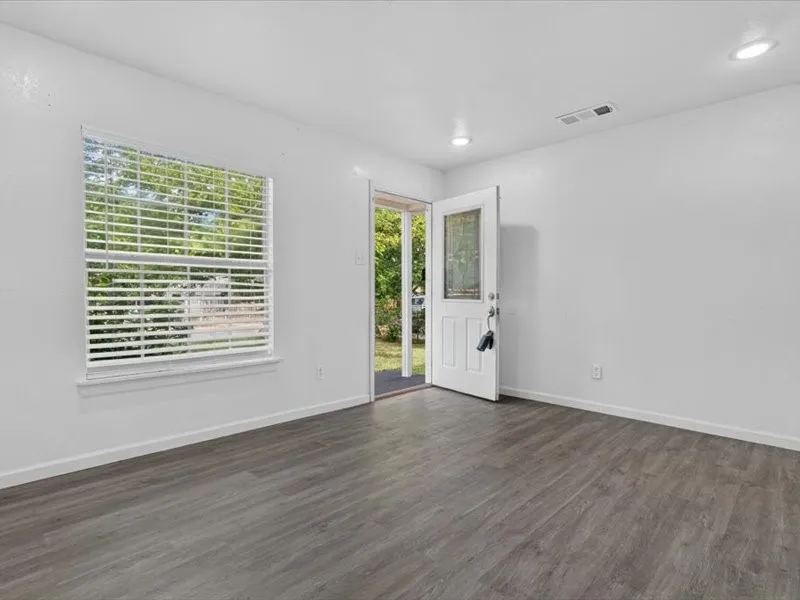 Single Family Residence For Sale in Dallas County , 6633 Emhouse Street, Dallas, Texas 75232, 4 Bedroom, 2 Bathroom, 1 Garage spaces, 1,738 Sqft, built in 1949, mls#21309728, Real Estate Agent in Dallas, Homes For Sale in Dallas county, Homes For Sale in Dallas, Realtor in Dallas Texas, Real Estate Brokerage Independent Realty Texas, Luminita Cordes Realtor