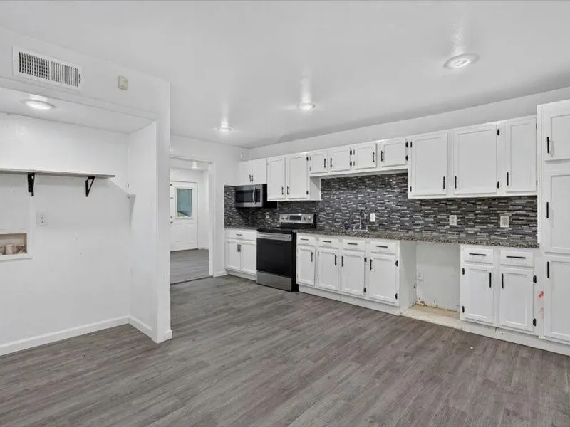 Single Family Residence For Sale in Dallas County , 6633 Emhouse Street, Dallas, Texas 75232, 4 Bedroom, 2 Bathroom, 1 Garage spaces, 1,738 Sqft, built in 1949, mls#21309728, Real Estate Agent in Dallas, Homes For Sale in Dallas county, Homes For Sale in Dallas, Realtor in Dallas Texas, Real Estate Brokerage Independent Realty Texas, Luminita Cordes Realtor