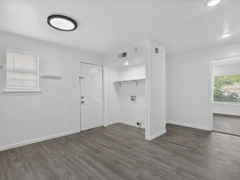 Single Family Residence For Sale in Dallas County , 6633 Emhouse Street, Dallas, Texas 75232, 4 Bedroom, 2 Bathroom, 1 Garage spaces, 1,738 Sqft, built in 1949, mls#21309728, Real Estate Agent in Dallas, Homes For Sale in Dallas county, Homes For Sale in Dallas, Realtor in Dallas Texas, Real Estate Brokerage Independent Realty Texas, Luminita Cordes Realtor