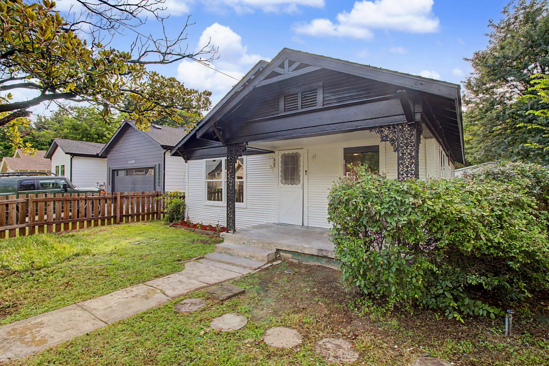 Single Family Residence For Sale in Dallas County , 2643 Marburg Street, Dallas, Texas 75215, 3 Bedroom, 2 Bathroom, 1 Garage spaces, 936 Sqft, built in 1931, mls#21309180, Real Estate Agent in Dallas, Homes For Sale in Dallas county, Homes For Sale in Dallas, Realtor in Dallas Texas, Real Estate Brokerage Independent Realty Texas, Luminita Cordes Realtor