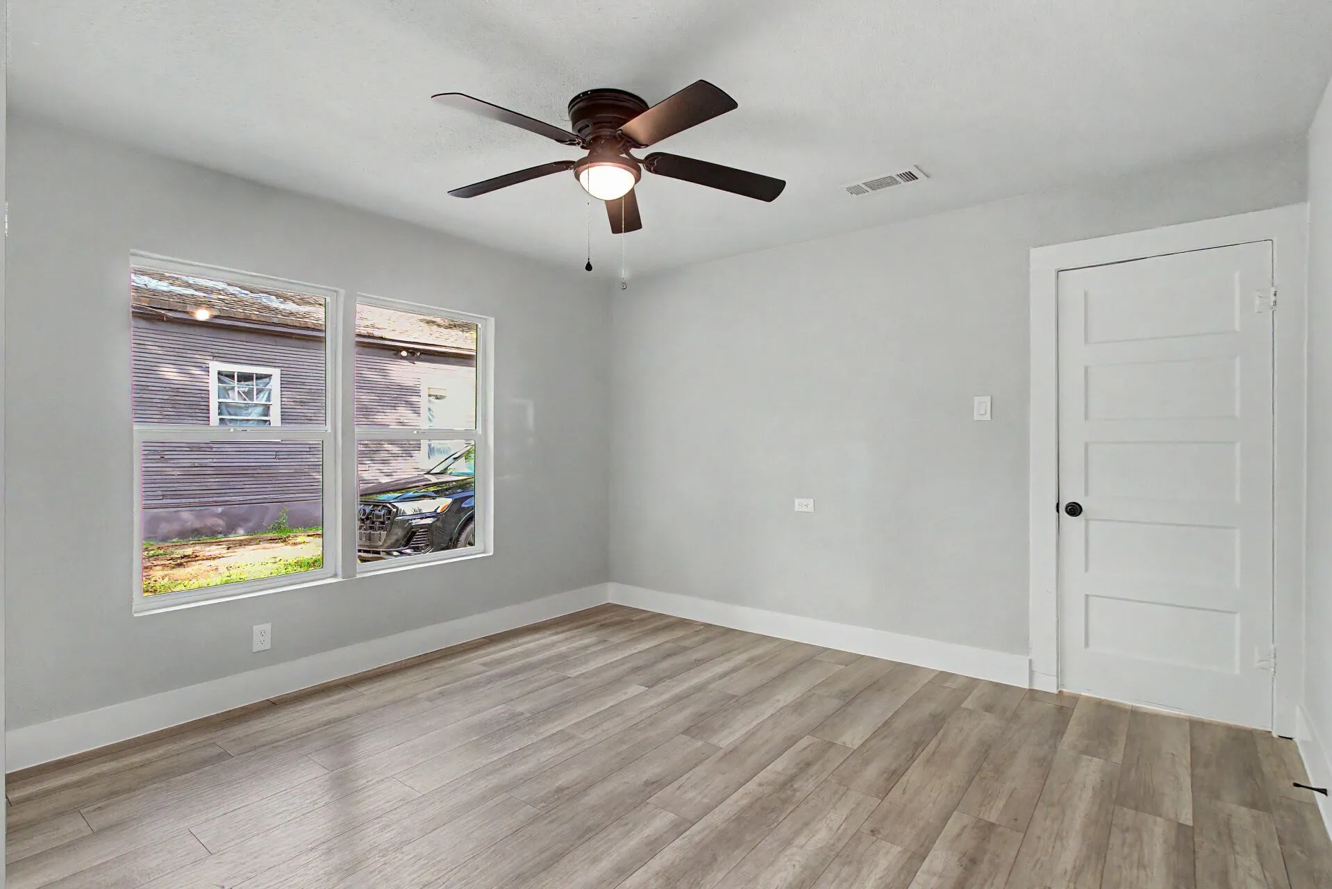 Single Family Residence For Sale in Dallas County , 2643 Marburg Street, Dallas, Texas 75215, 3 Bedroom, 2 Bathroom, 1 Garage spaces, 936 Sqft, built in 1931, mls#21309180, Real Estate Agent in Dallas, Homes For Sale in Dallas county, Homes For Sale in Dallas, Realtor in Dallas Texas, Real Estate Brokerage Independent Realty Texas, Luminita Cordes Realtor
