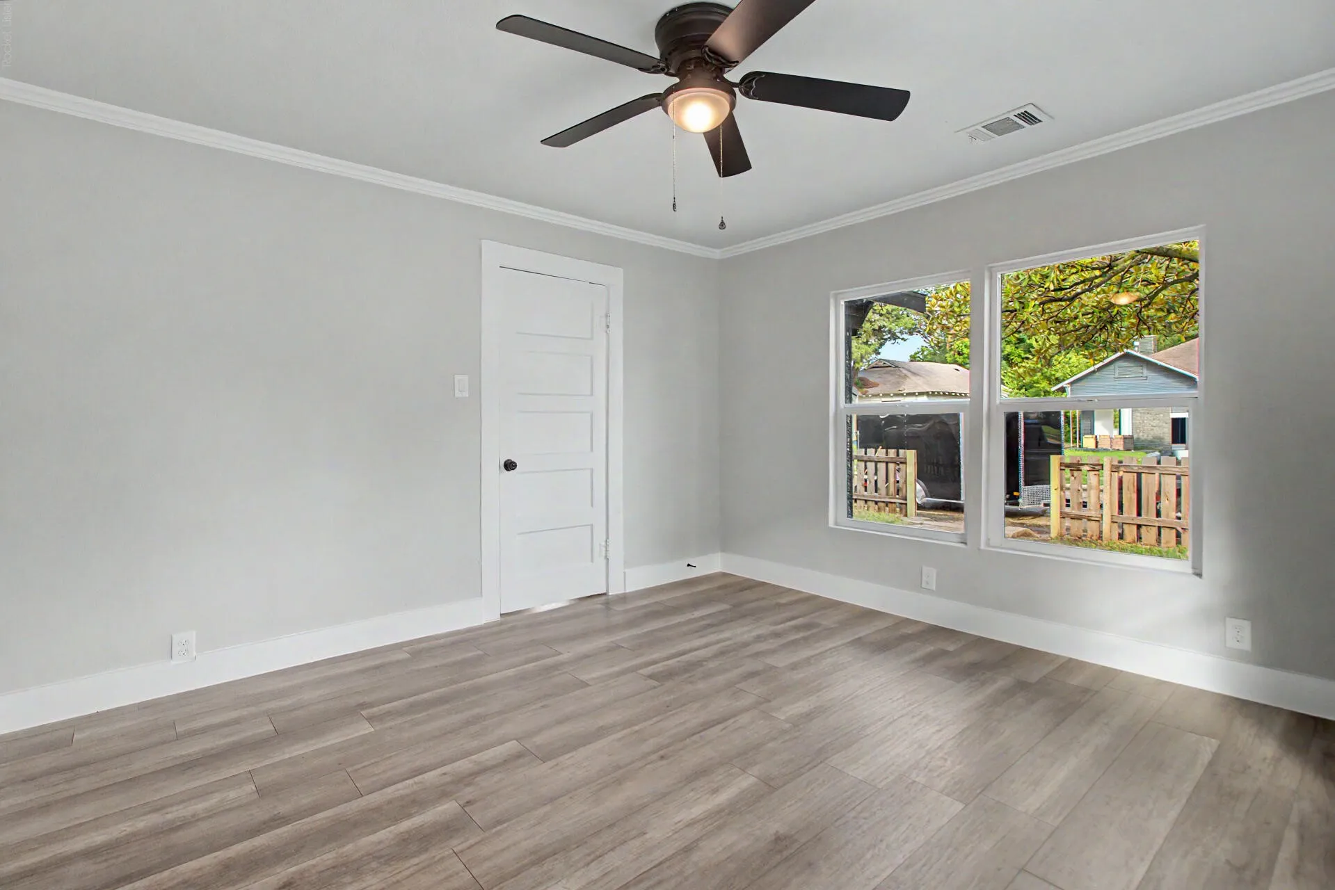 Single Family Residence For Sale in Dallas County , 2643 Marburg Street, Dallas, Texas 75215, 3 Bedroom, 2 Bathroom, 1 Garage spaces, 936 Sqft, built in 1931, mls#21309180, Real Estate Agent in Dallas, Homes For Sale in Dallas county, Homes For Sale in Dallas, Realtor in Dallas Texas, Real Estate Brokerage Independent Realty Texas, Luminita Cordes Realtor