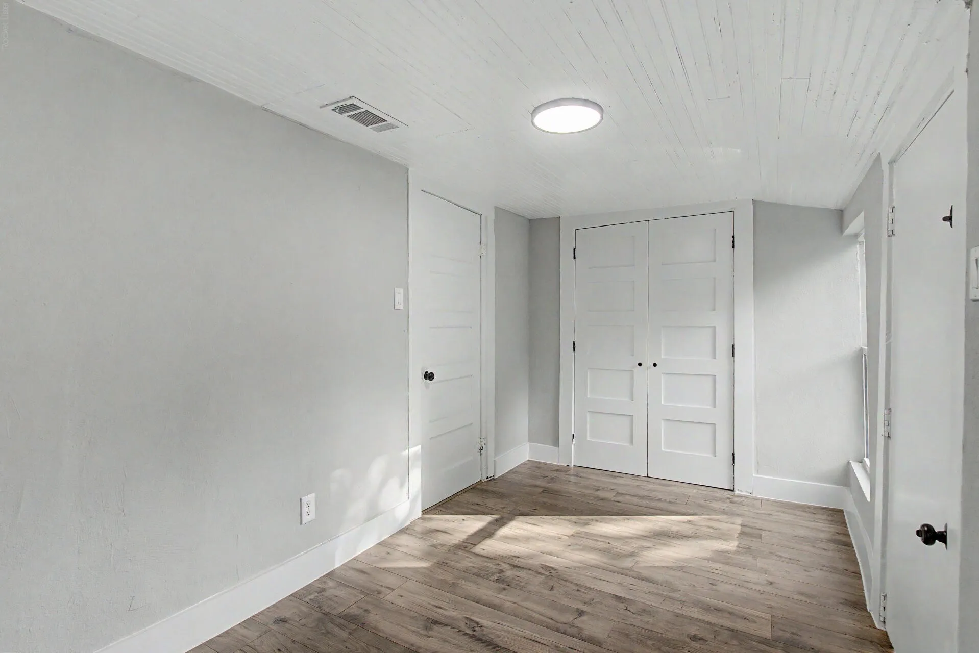 Single Family Residence For Sale in Dallas County , 2643 Marburg Street, Dallas, Texas 75215, 3 Bedroom, 2 Bathroom, 1 Garage spaces, 936 Sqft, built in 1931, mls#21309180, Real Estate Agent in Dallas, Homes For Sale in Dallas county, Homes For Sale in Dallas, Realtor in Dallas Texas, Real Estate Brokerage Independent Realty Texas, Luminita Cordes Realtor