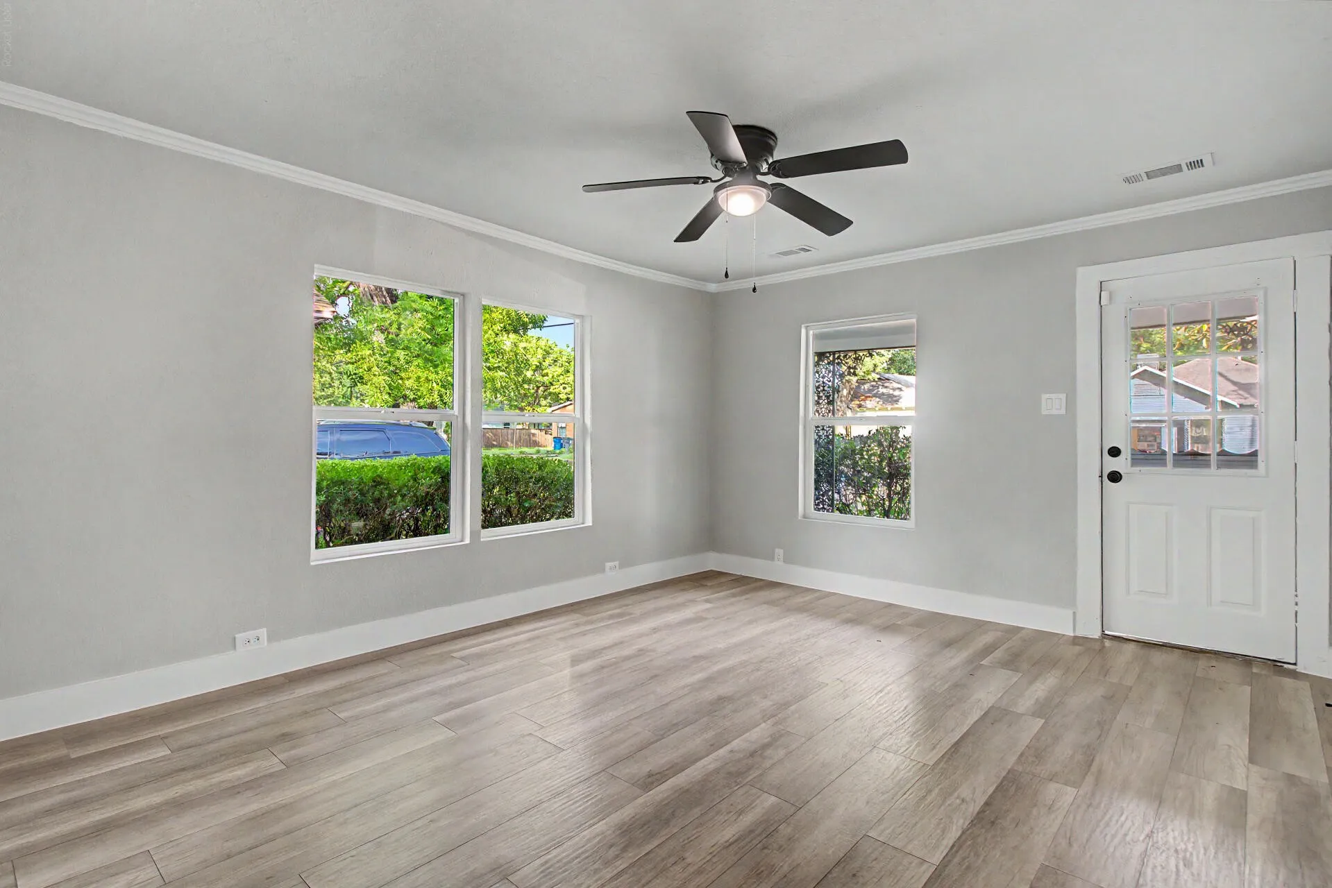 Single Family Residence For Sale in Dallas County , 2643 Marburg Street, Dallas, Texas 75215, 3 Bedroom, 2 Bathroom, 1 Garage spaces, 936 Sqft, built in 1931, mls#21309180, Real Estate Agent in Dallas, Homes For Sale in Dallas county, Homes For Sale in Dallas, Realtor in Dallas Texas, Real Estate Brokerage Independent Realty Texas, Luminita Cordes Realtor