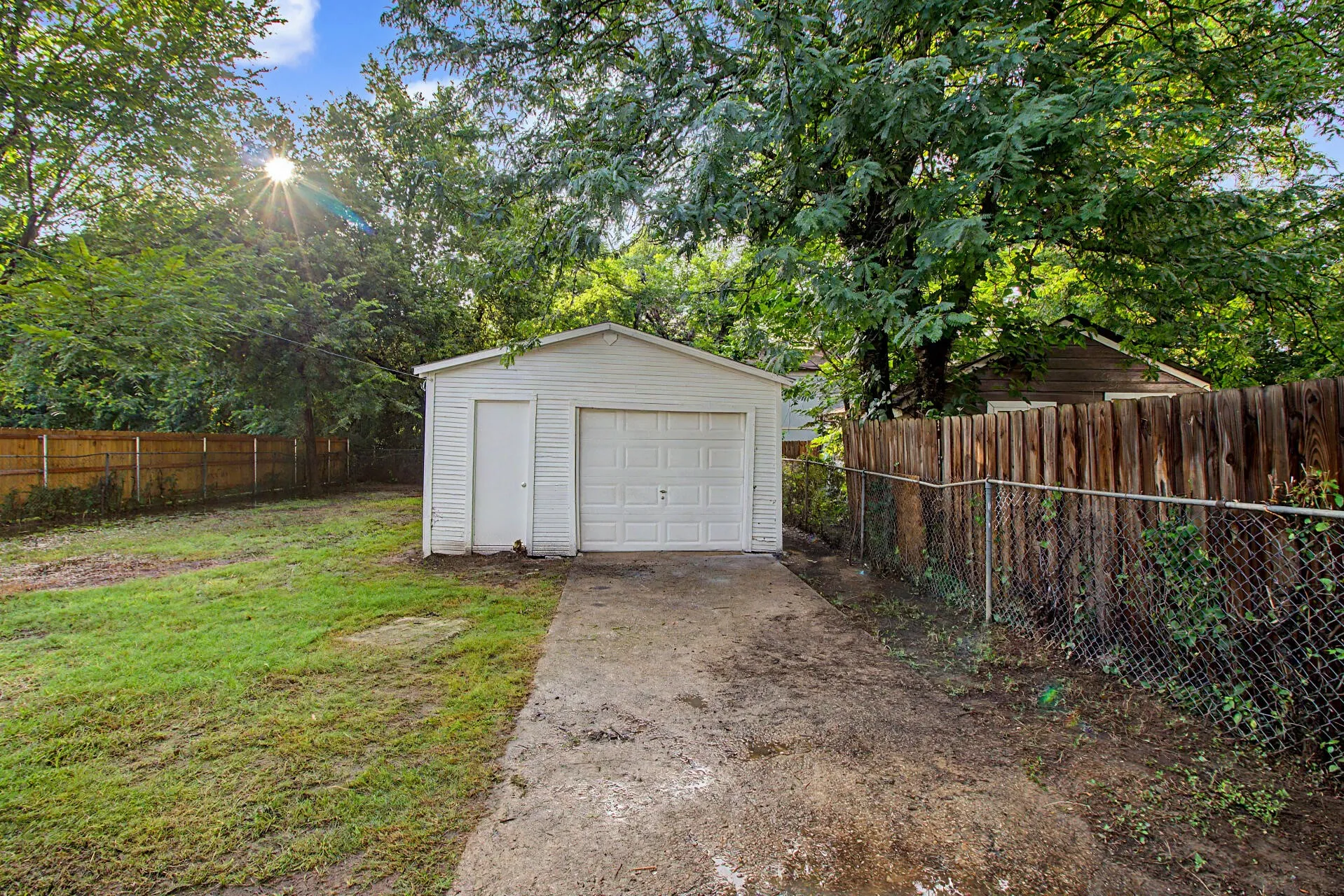 Single Family Residence For Sale in Dallas County , 2643 Marburg Street, Dallas, Texas 75215, 3 Bedroom, 2 Bathroom, 1 Garage spaces, 936 Sqft, built in 1931, mls#21309180, Real Estate Agent in Dallas, Homes For Sale in Dallas county, Homes For Sale in Dallas, Realtor in Dallas Texas, Real Estate Brokerage Independent Realty Texas, Luminita Cordes Realtor