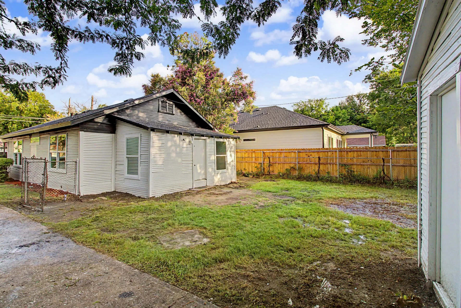 Single Family Residence For Sale in Dallas County , 2643 Marburg Street, Dallas, Texas 75215, 3 Bedroom, 2 Bathroom, 1 Garage spaces, 936 Sqft, built in 1931, mls#21309180, Real Estate Agent in Dallas, Homes For Sale in Dallas county, Homes For Sale in Dallas, Realtor in Dallas Texas, Real Estate Brokerage Independent Realty Texas, Luminita Cordes Realtor