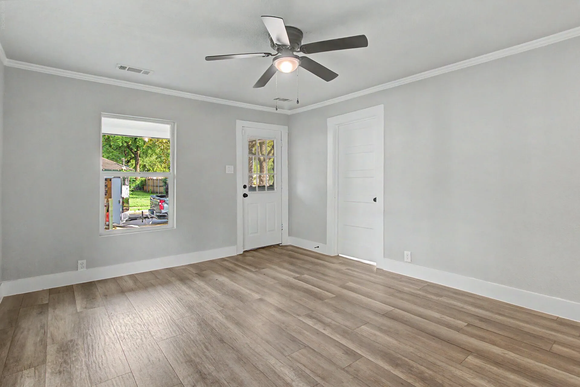 Single Family Residence For Sale in Dallas County , 2643 Marburg Street, Dallas, Texas 75215, 3 Bedroom, 2 Bathroom, 1 Garage spaces, 936 Sqft, built in 1931, mls#21309180, Real Estate Agent in Dallas, Homes For Sale in Dallas county, Homes For Sale in Dallas, Realtor in Dallas Texas, Real Estate Brokerage Independent Realty Texas, Luminita Cordes Realtor