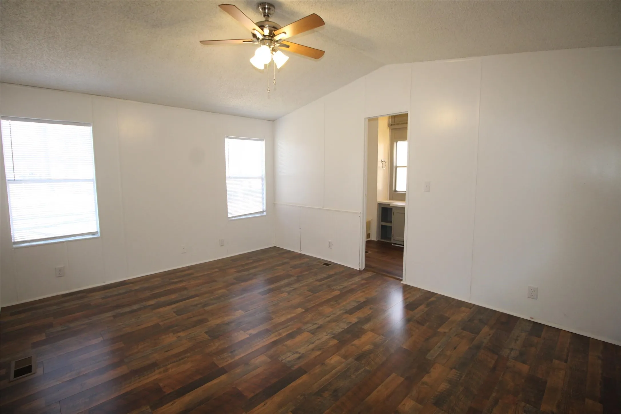 Single Family Residence For Rent in Hunt County , 3189 Timberwild, Wills Point, Texas 75169, 3 Bedroom, 2 Bathroom, Garage spaces, 1,216 Sqft, built in 0, mls#21306673, Real Estate Agent in Wills Point, Homes For Rent in Hunt county, Homes For Rent in Wills Point, Realtor in Wills Point Texas, Real Estate Brokerage Independent Realty Texas, Luminita Cordes Realtor
