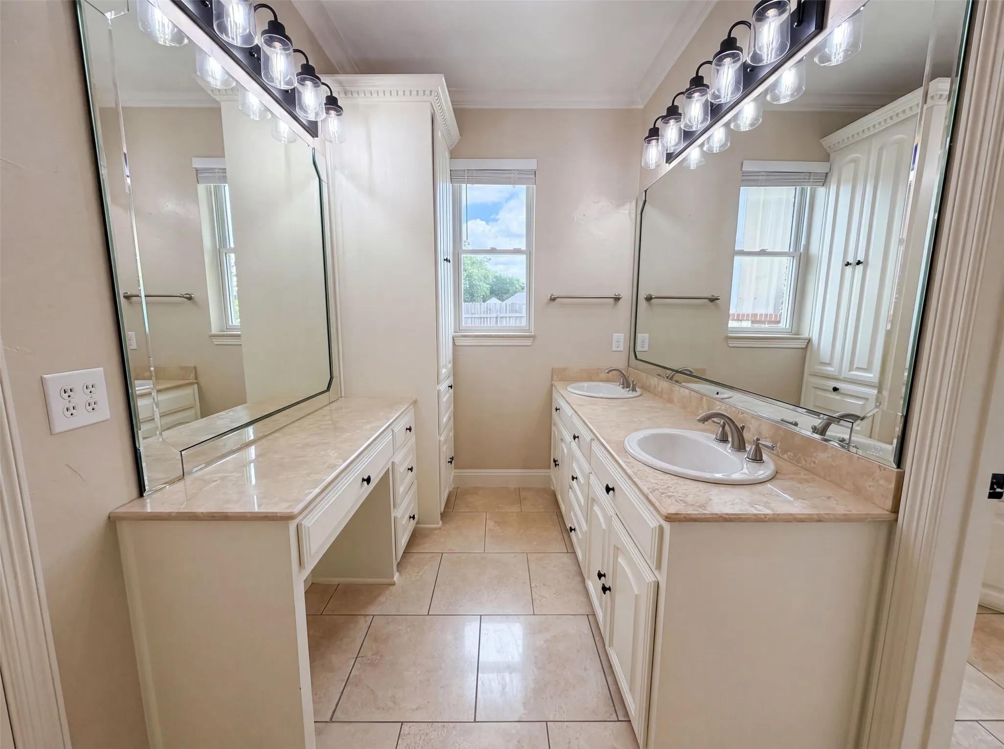 Single Family Residence For Sale in Rockwall County , 1908 Fairway Lane, Royse City, Texas 75189, 4 Bedroom, 3 Bathroom, 3 Garage spaces, 3,130 Sqft, built in 2002, mls#21310047, Real Estate Agent in Royse City, Homes For Sale in Rockwall county, Homes For Sale in Royse City, Realtor in Royse City Texas, Real Estate Brokerage Independent Realty Texas, Luminita Cordes Realtor