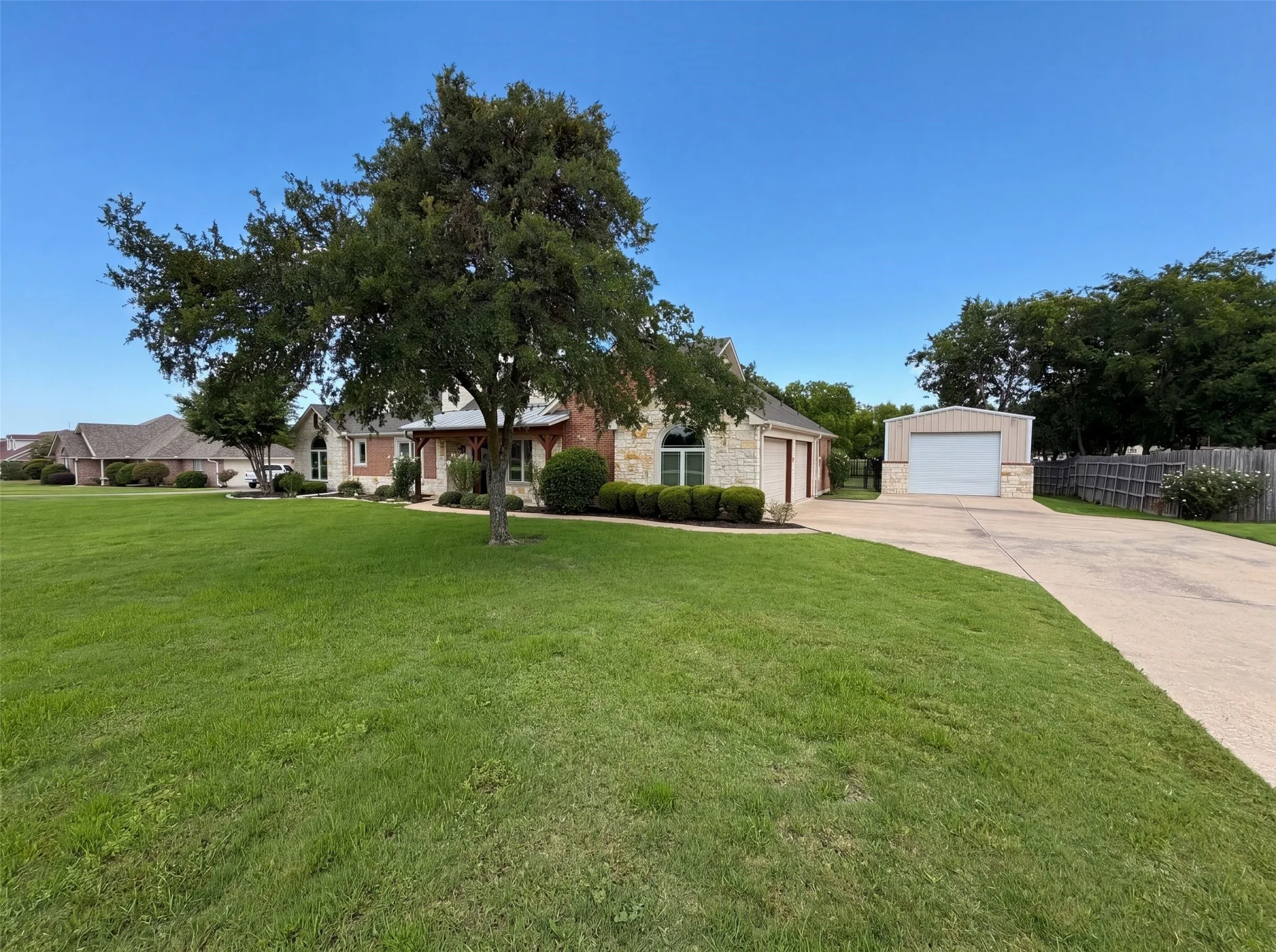Single Family Residence For Sale in Rockwall County , 1908 Fairway Lane, Royse City, Texas 75189, 4 Bedroom, 3 Bathroom, 3 Garage spaces, 3,130 Sqft, built in 2002, mls#21310047, Real Estate Agent in Royse City, Homes For Sale in Rockwall county, Homes For Sale in Royse City, Realtor in Royse City Texas, Real Estate Brokerage Independent Realty Texas, Luminita Cordes Realtor