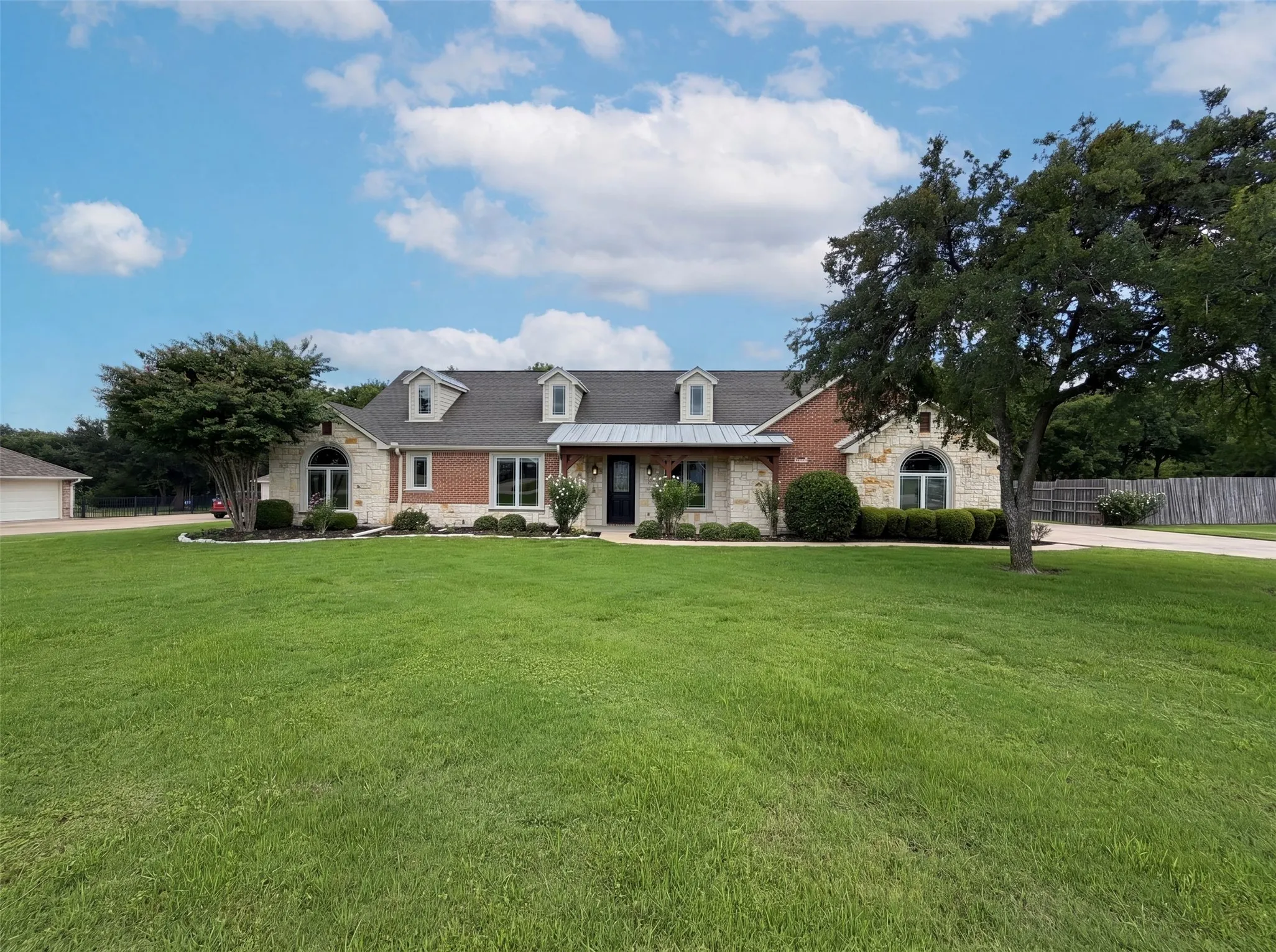 Single Family Residence For Sale in Rockwall County , 1908 Fairway Lane, Royse City, Texas 75189, 4 Bedroom, 3 Bathroom, 3 Garage spaces, 3,130 Sqft, built in 2002, mls#21310047, Real Estate Agent in Royse City, Homes For Sale in Rockwall county, Homes For Sale in Royse City, Realtor in Royse City Texas, Real Estate Brokerage Independent Realty Texas, Luminita Cordes Realtor