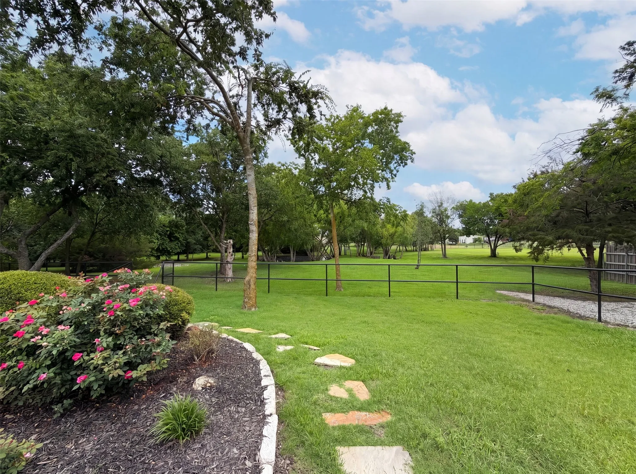 Single Family Residence For Sale in Rockwall County , 1908 Fairway Lane, Royse City, Texas 75189, 4 Bedroom, 3 Bathroom, 3 Garage spaces, 3,130 Sqft, built in 2002, mls#21310047, Real Estate Agent in Royse City, Homes For Sale in Rockwall county, Homes For Sale in Royse City, Realtor in Royse City Texas, Real Estate Brokerage Independent Realty Texas, Luminita Cordes Realtor
