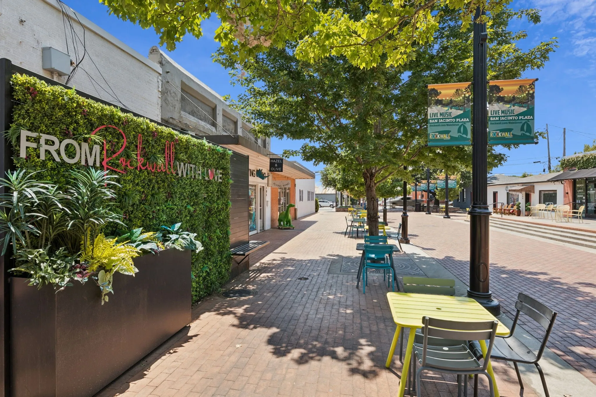 Minutes from downtown Rockwall dining and shopping!