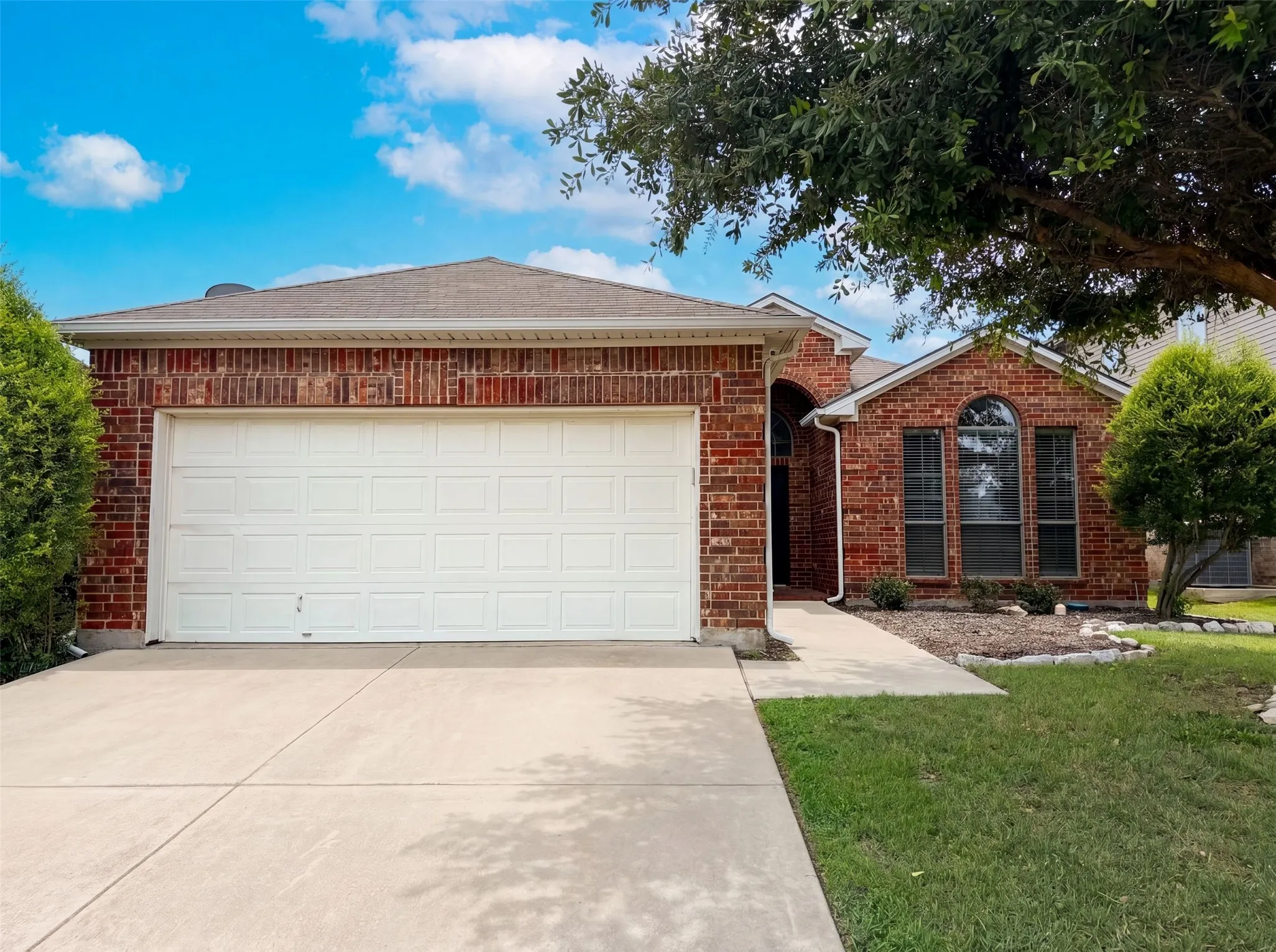 Single Family Residence For Sale in Tarrant County , 1205 Kachina Lane, Fort Worth, Texas 76052, 4 Bedroom, 2 Bathroom, 2 Garage spaces, 1,869 Sqft, built in 2007, mls#21310057, Real Estate Agent in Fort Worth, Homes For Sale in Tarrant county, Homes For Sale in Fort Worth, Realtor in Fort Worth Texas, Real Estate Brokerage Independent Realty Texas, Luminita Cordes Realtor