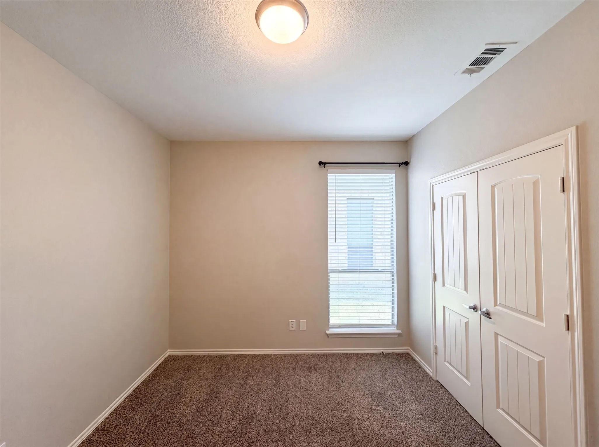 Single Family Residence For Sale in Tarrant County , 1205 Kachina Lane, Fort Worth, Texas 76052, 4 Bedroom, 2 Bathroom, 2 Garage spaces, 1,869 Sqft, built in 2007, mls#21310057, Real Estate Agent in Fort Worth, Homes For Sale in Tarrant county, Homes For Sale in Fort Worth, Realtor in Fort Worth Texas, Real Estate Brokerage Independent Realty Texas, Luminita Cordes Realtor
