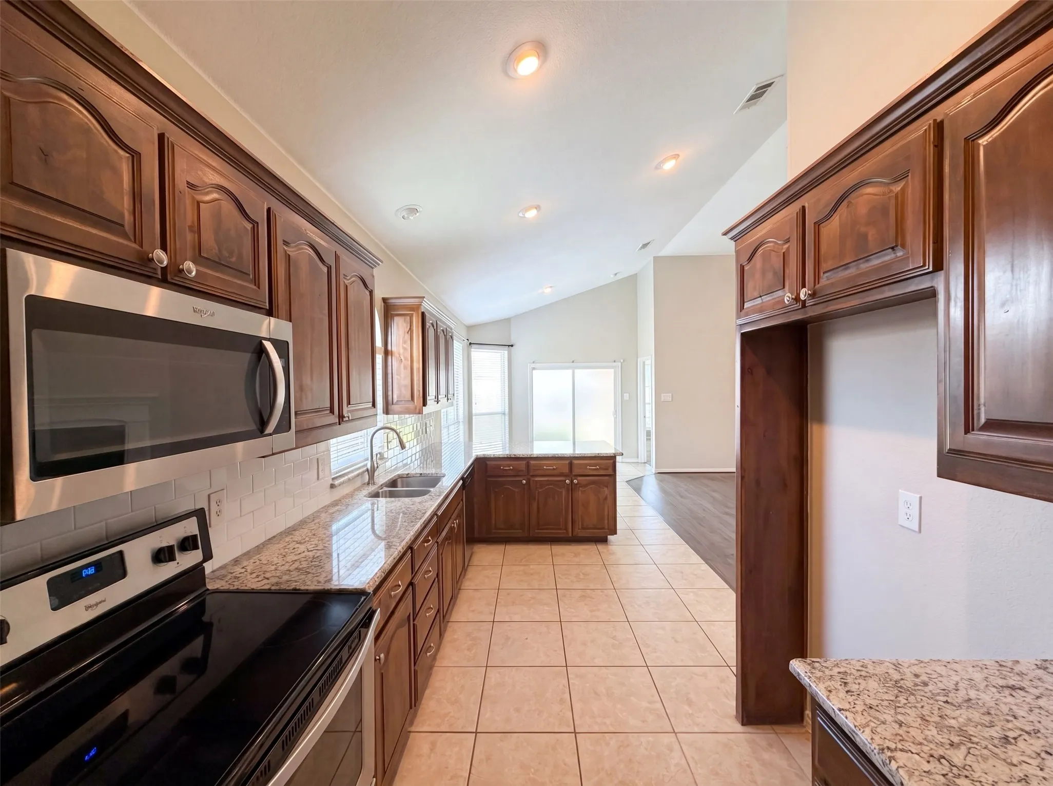 Single Family Residence For Sale in Tarrant County , 1205 Kachina Lane, Fort Worth, Texas 76052, 4 Bedroom, 2 Bathroom, 2 Garage spaces, 1,869 Sqft, built in 2007, mls#21310057, Real Estate Agent in Fort Worth, Homes For Sale in Tarrant county, Homes For Sale in Fort Worth, Realtor in Fort Worth Texas, Real Estate Brokerage Independent Realty Texas, Luminita Cordes Realtor