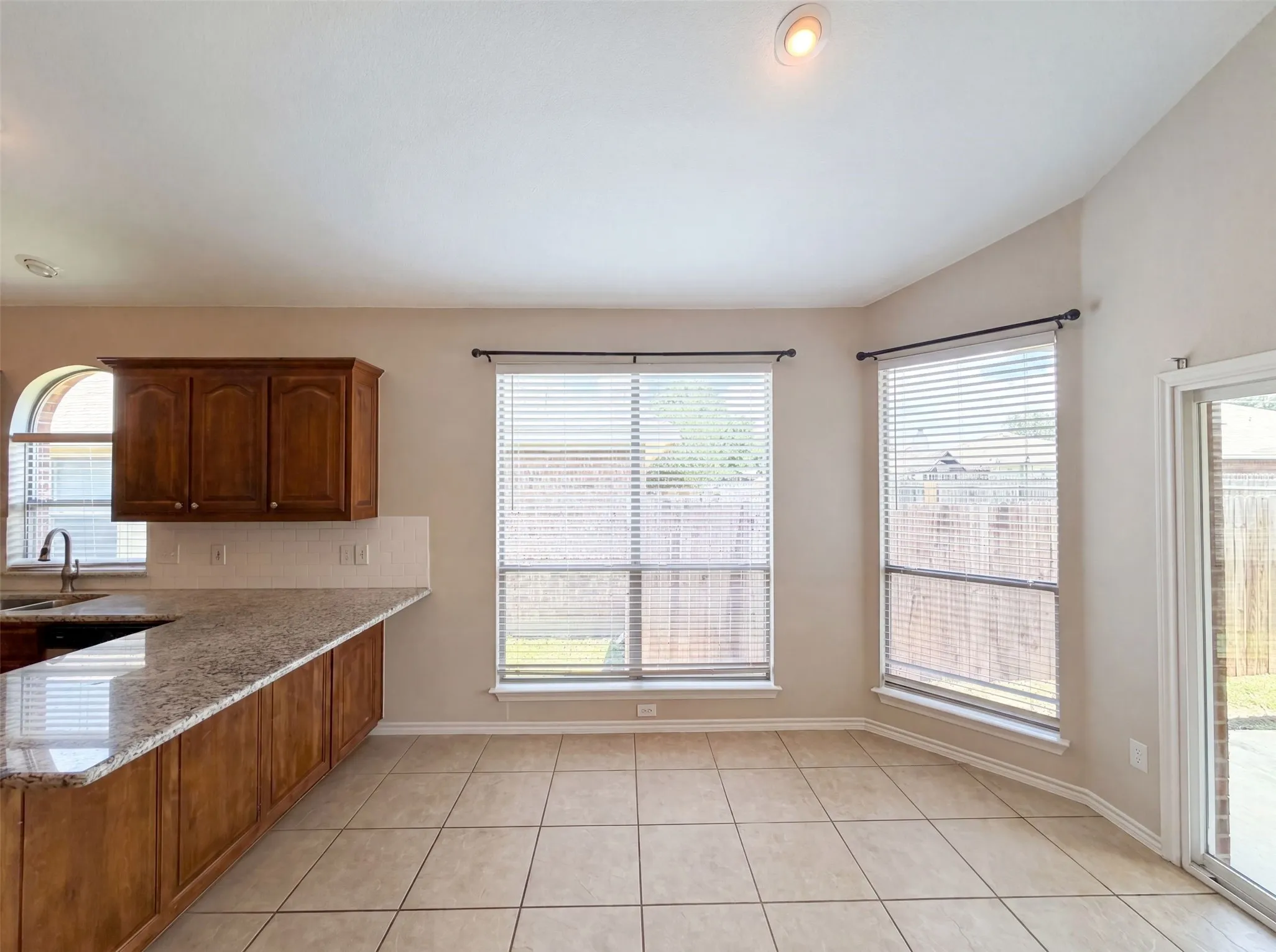 Single Family Residence For Sale in Tarrant County , 1205 Kachina Lane, Fort Worth, Texas 76052, 4 Bedroom, 2 Bathroom, 2 Garage spaces, 1,869 Sqft, built in 2007, mls#21310057, Real Estate Agent in Fort Worth, Homes For Sale in Tarrant county, Homes For Sale in Fort Worth, Realtor in Fort Worth Texas, Real Estate Brokerage Independent Realty Texas, Luminita Cordes Realtor